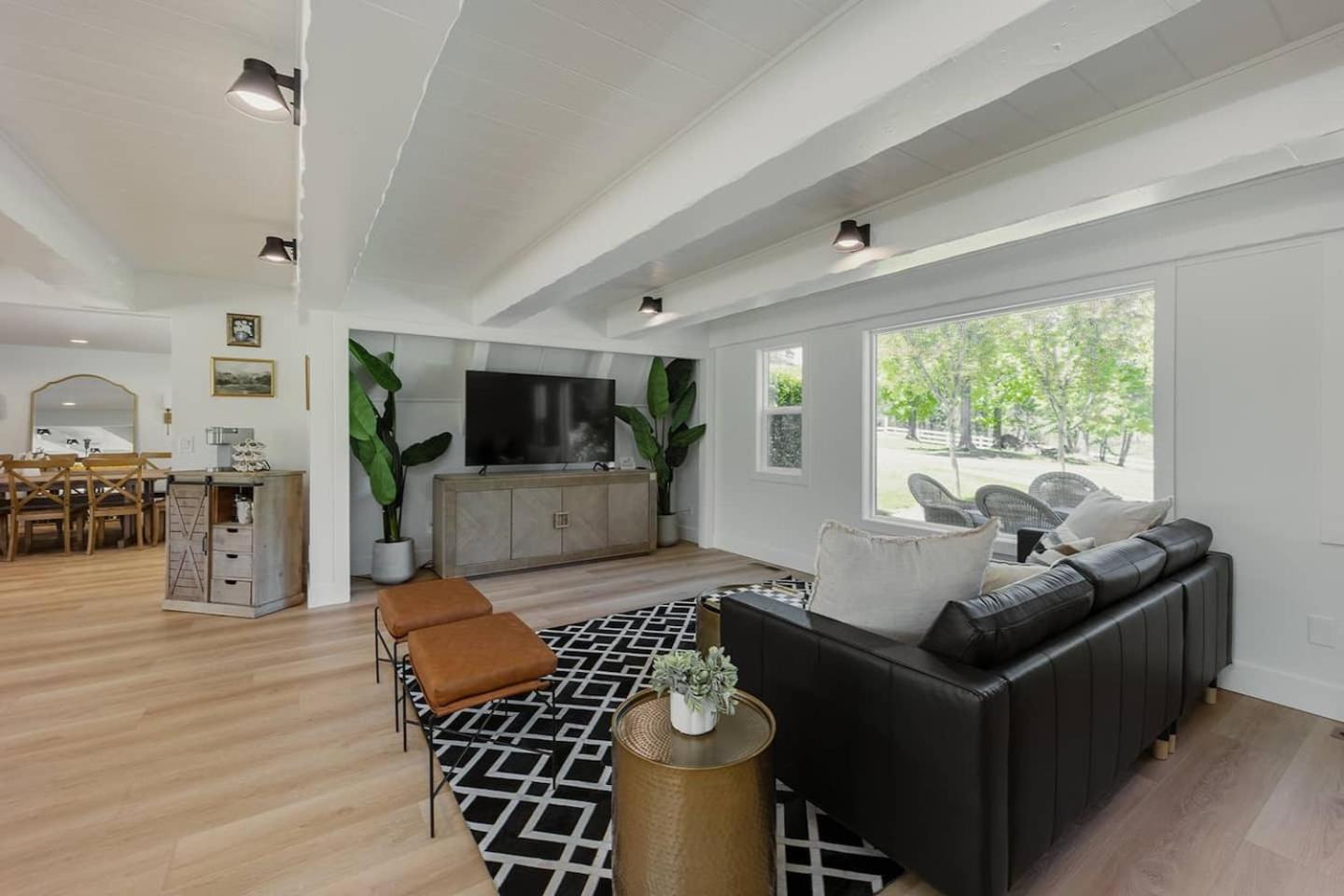 Lakefront Cottage at Lakewood