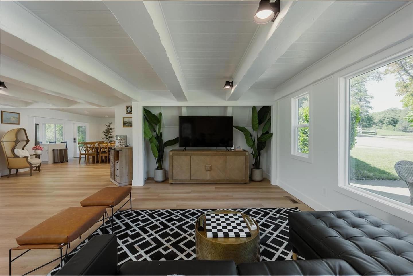 Lakefront Cottage at Lakewood