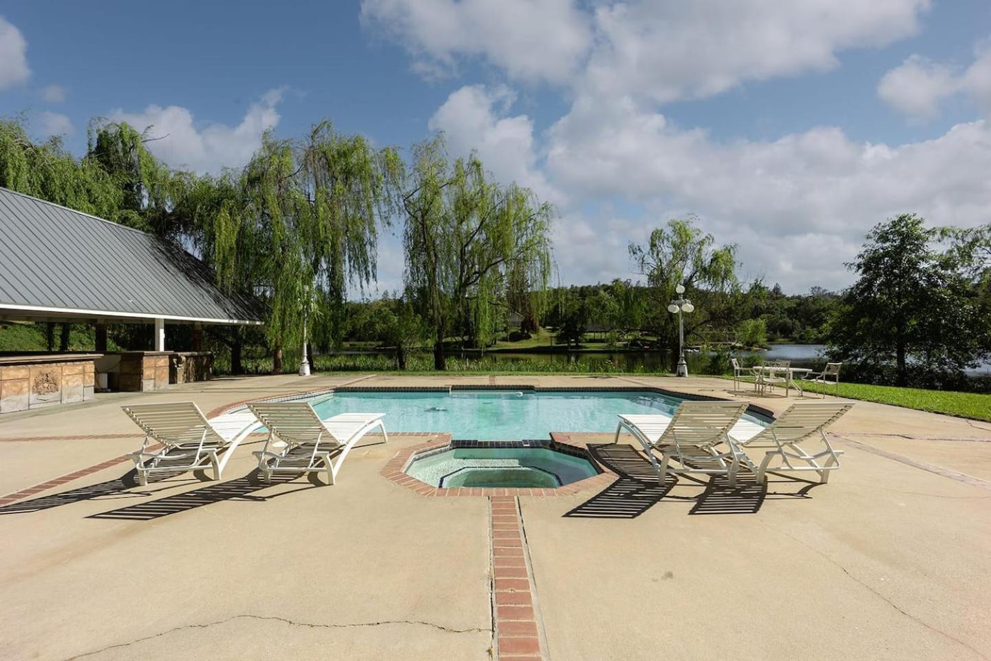 Lakefront Cottage at Lakewood