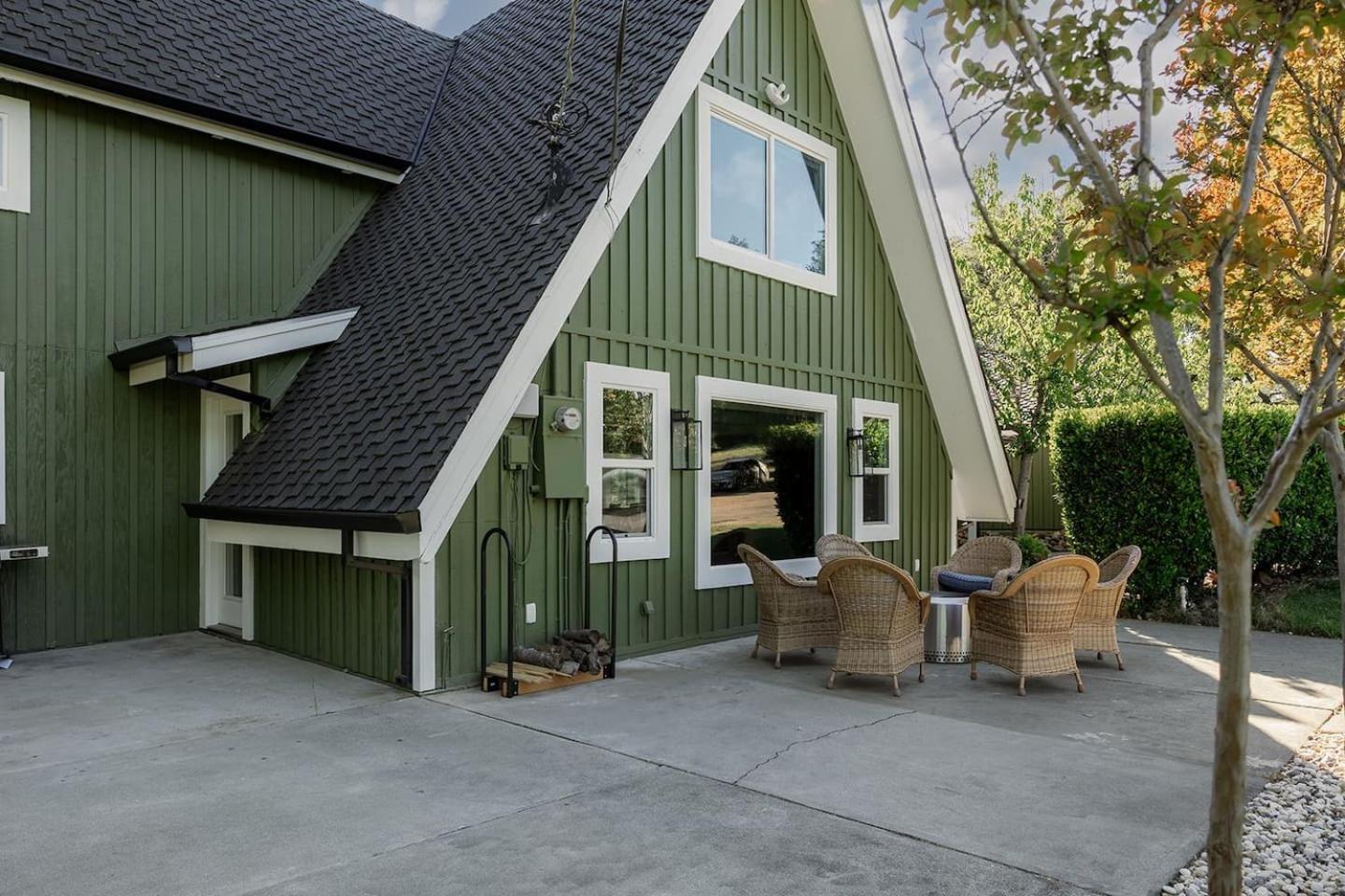 Lakefront Cottage at Lakewood