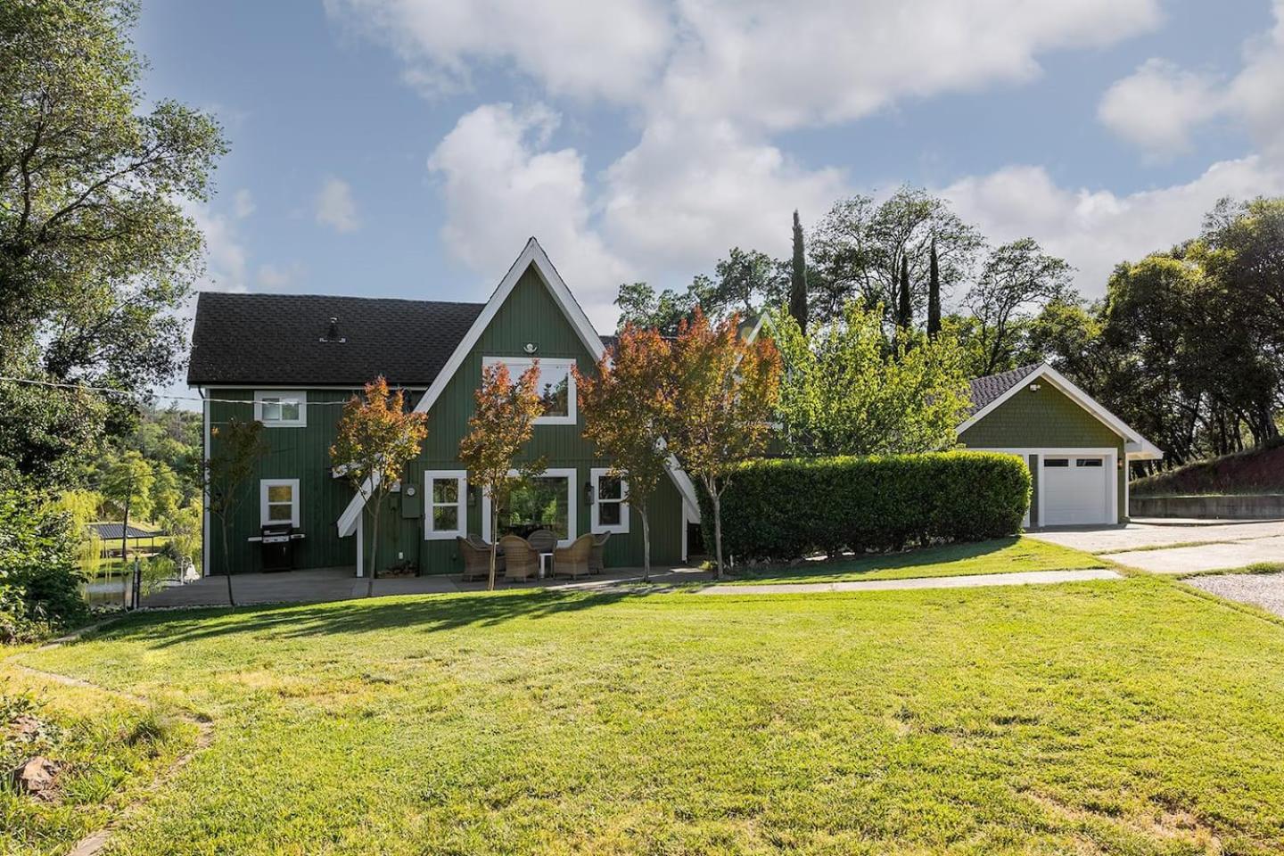 Lakefront Cottage at Lakewood