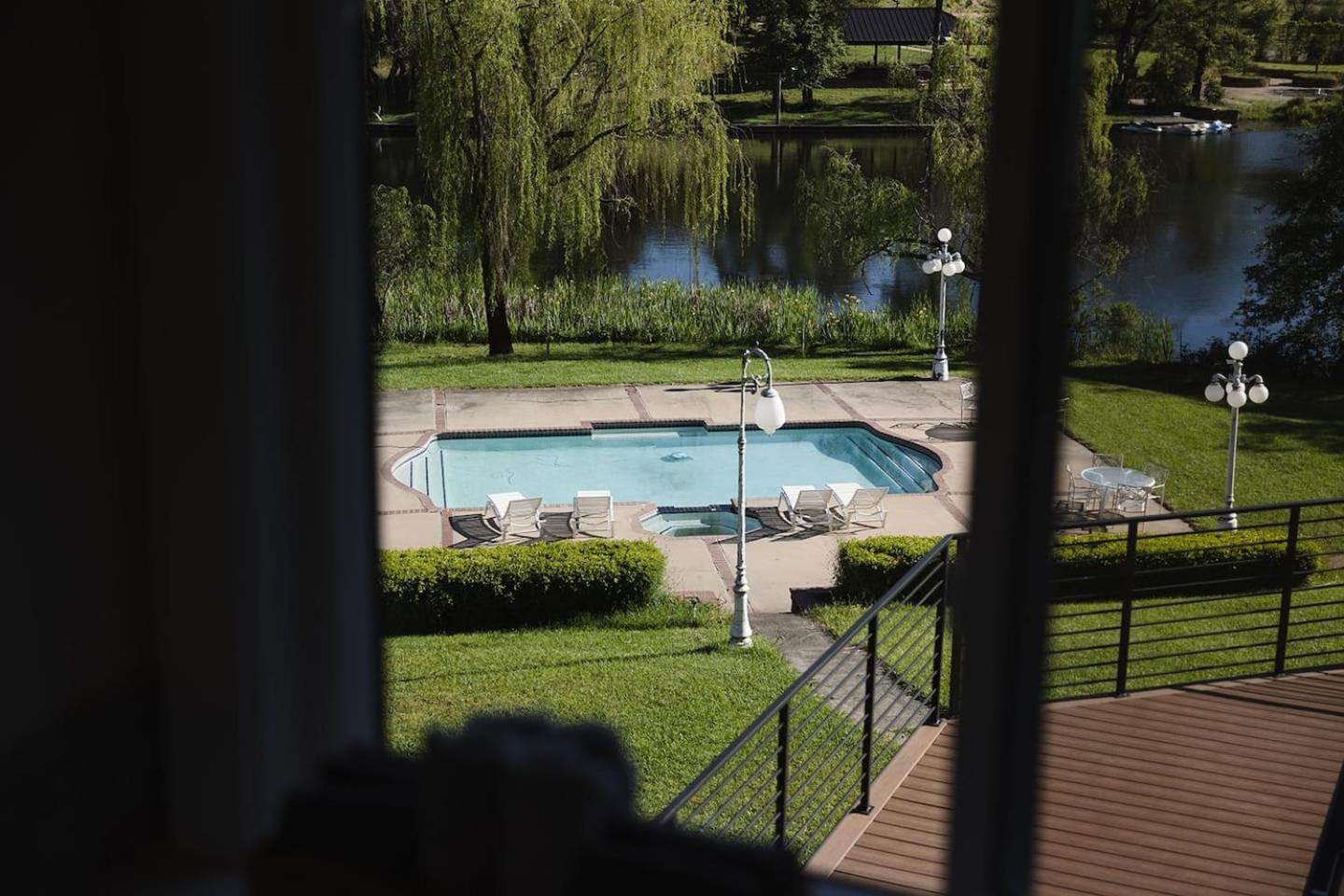 Lakefront Cottage at Lakewood