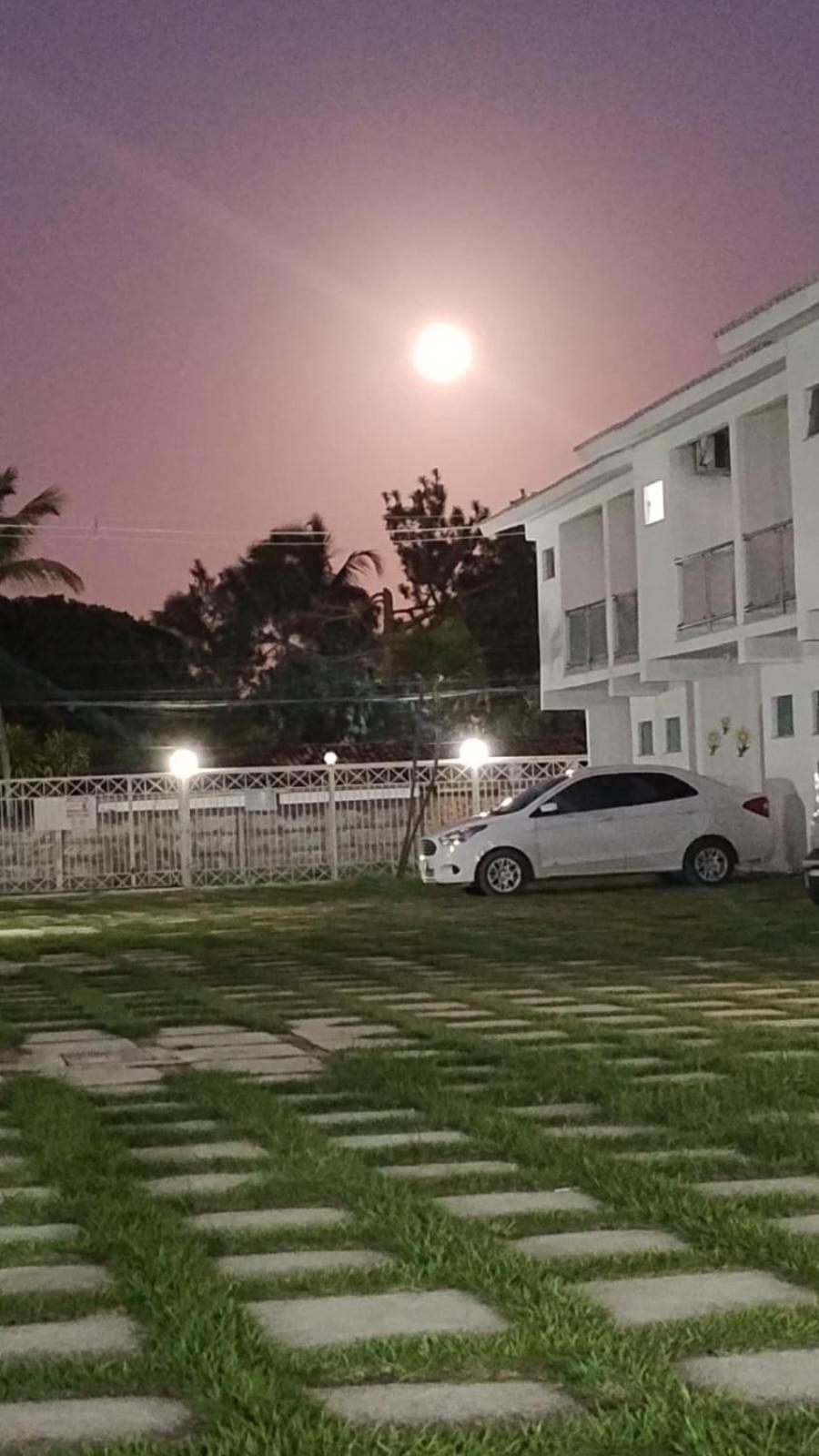 Casa para temporada 50m da praia em Condomínio 2 Suítes Ar Wi-Fi Rápida Ideal para Família