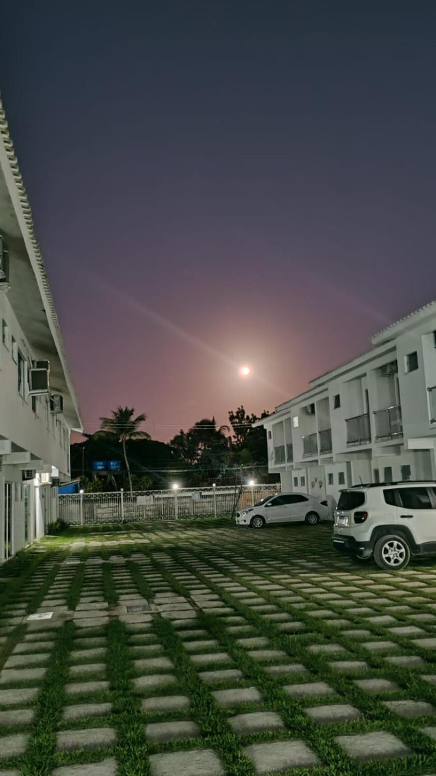 Casa para temporada 50m da praia em Condomínio 2 Suítes Ar Wi-Fi Rápida Ideal para Família