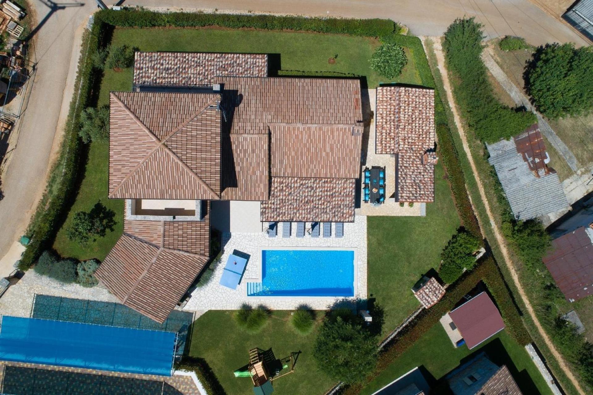 Landhausvilla mit Panoramablick und Garten