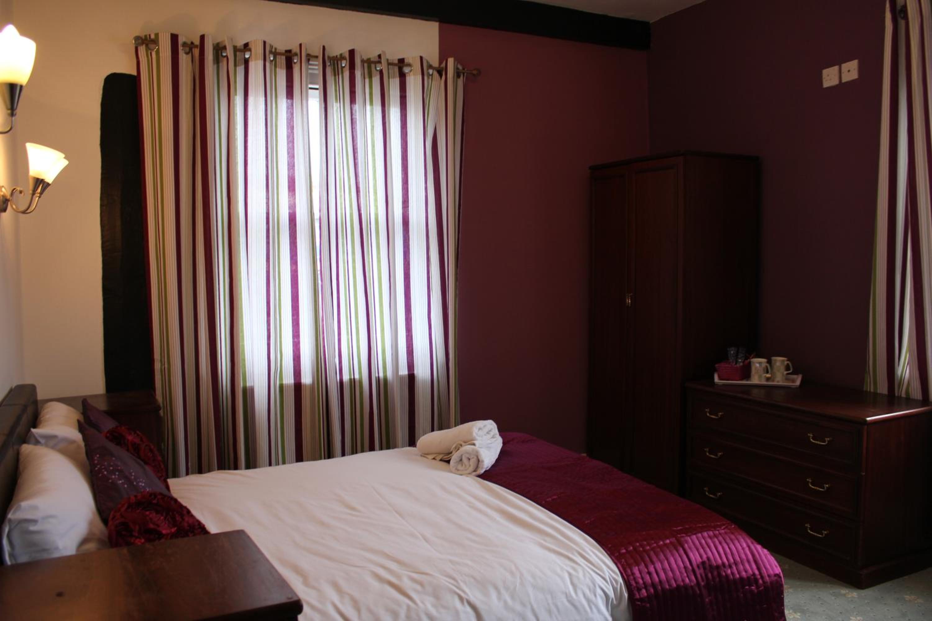 Bishops Stortford Vacations - The George Hotel Stansted Airport - Property Image 3