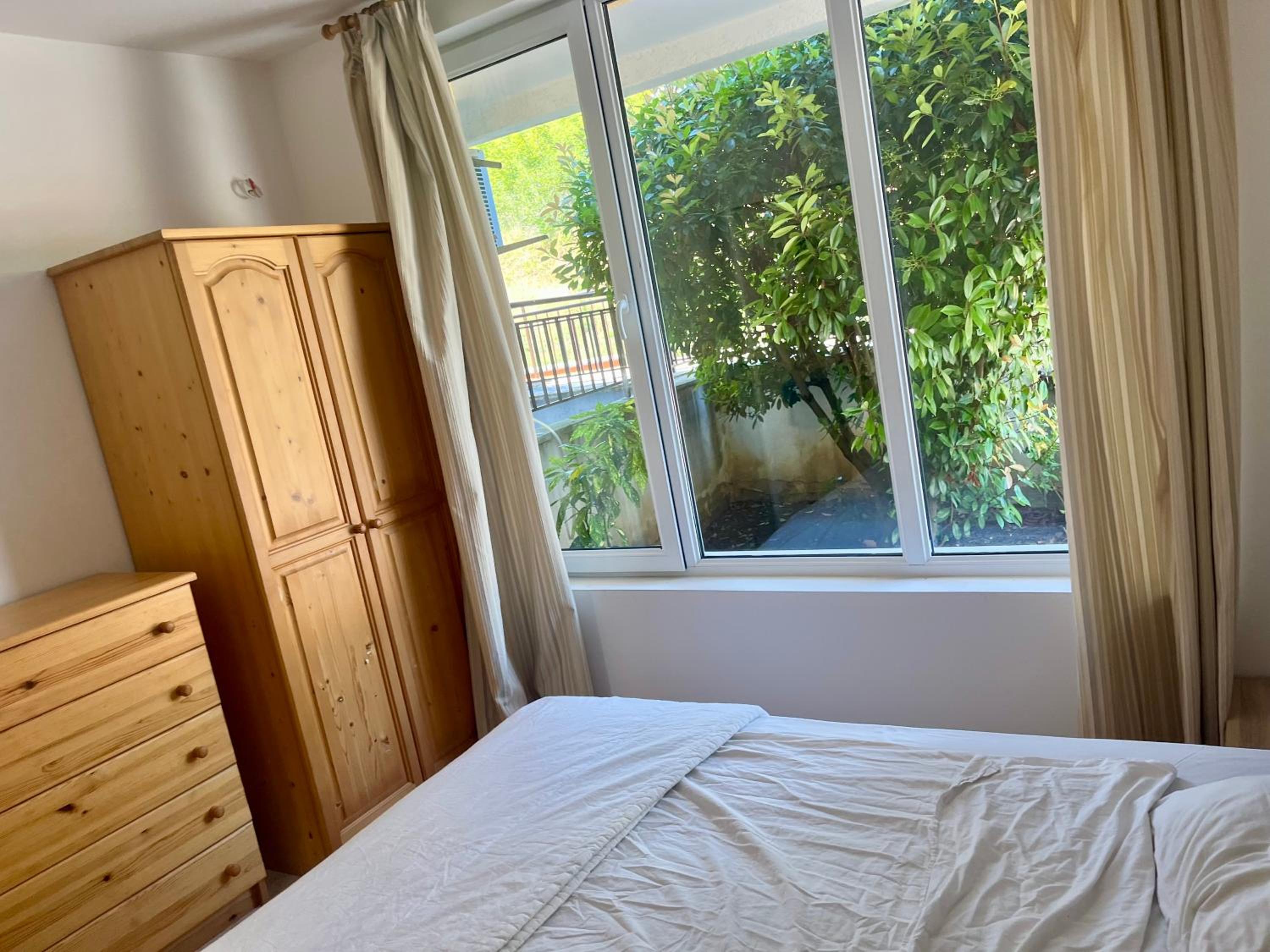 One bed apartment in sunset complex