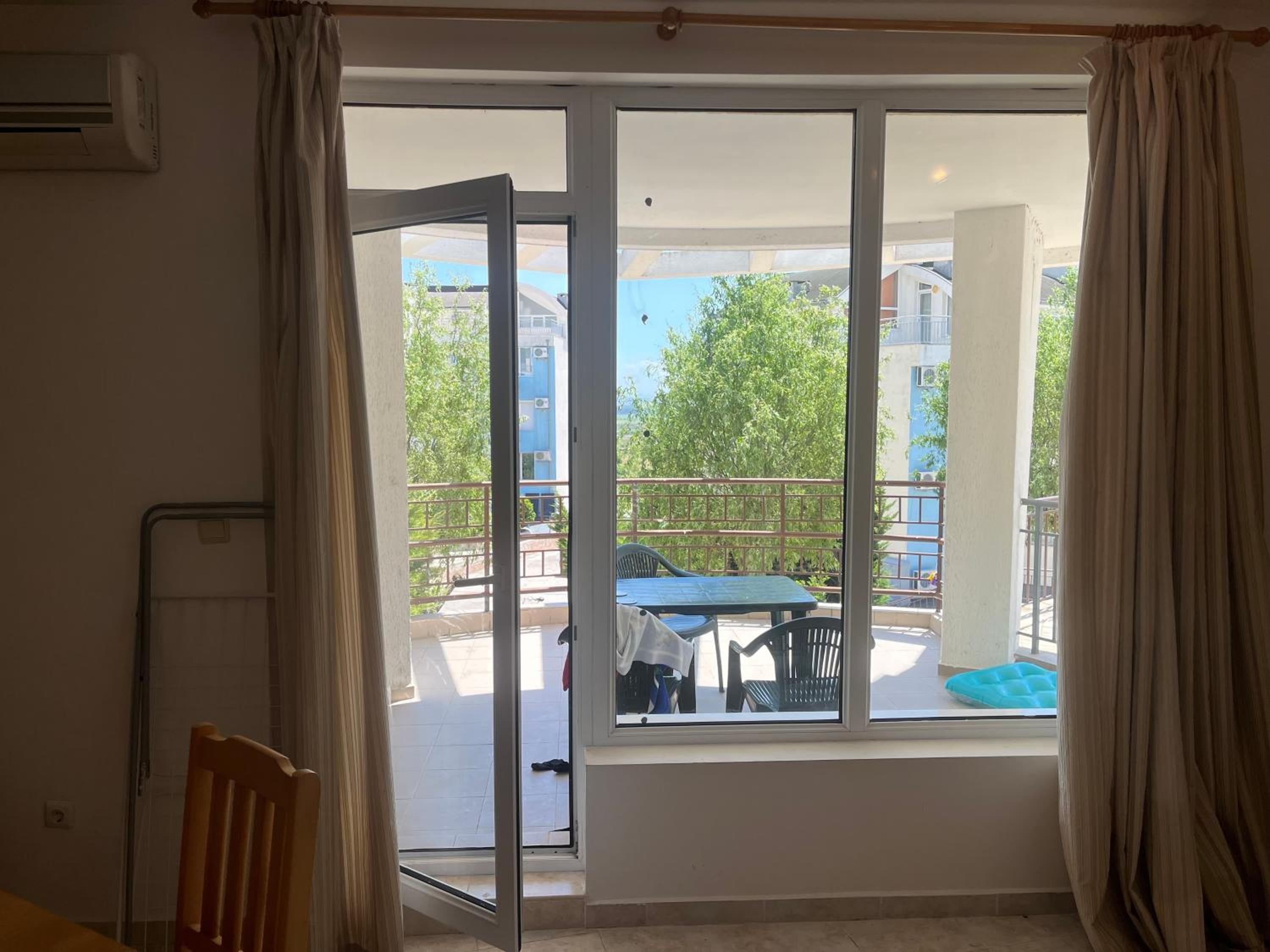 One bed apartment in sunset complex
