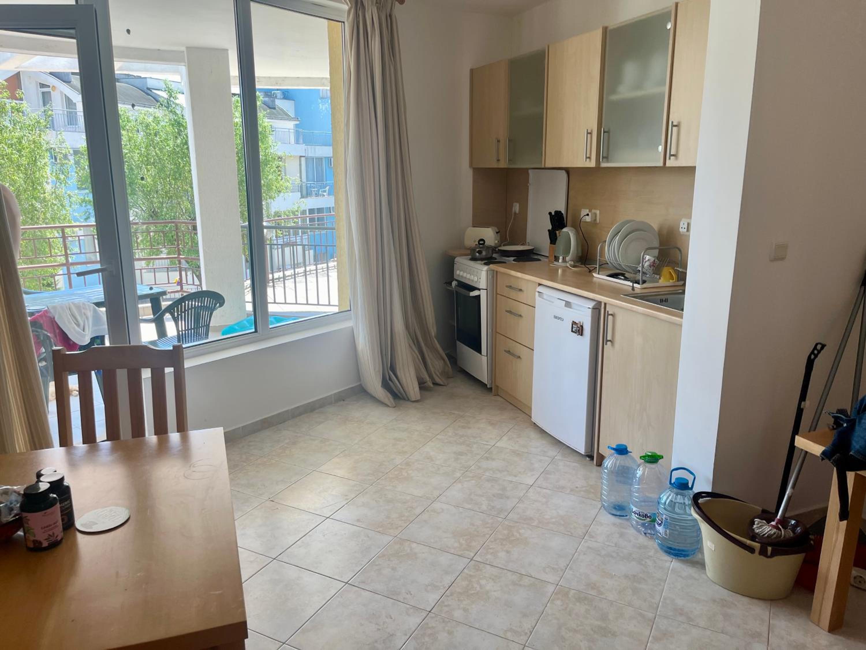 One bed apartment in sunset complex