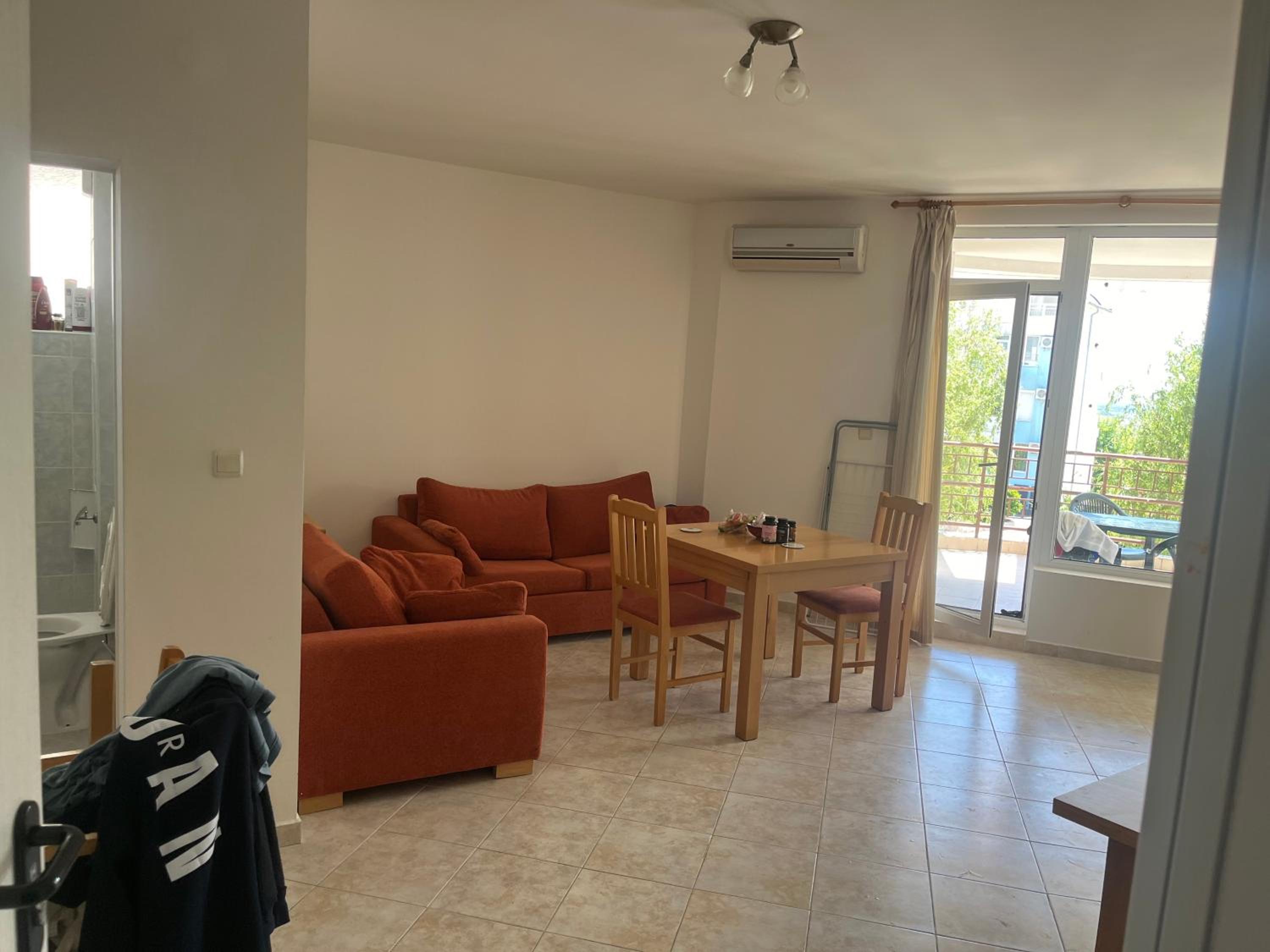 One bed apartment in sunset complex