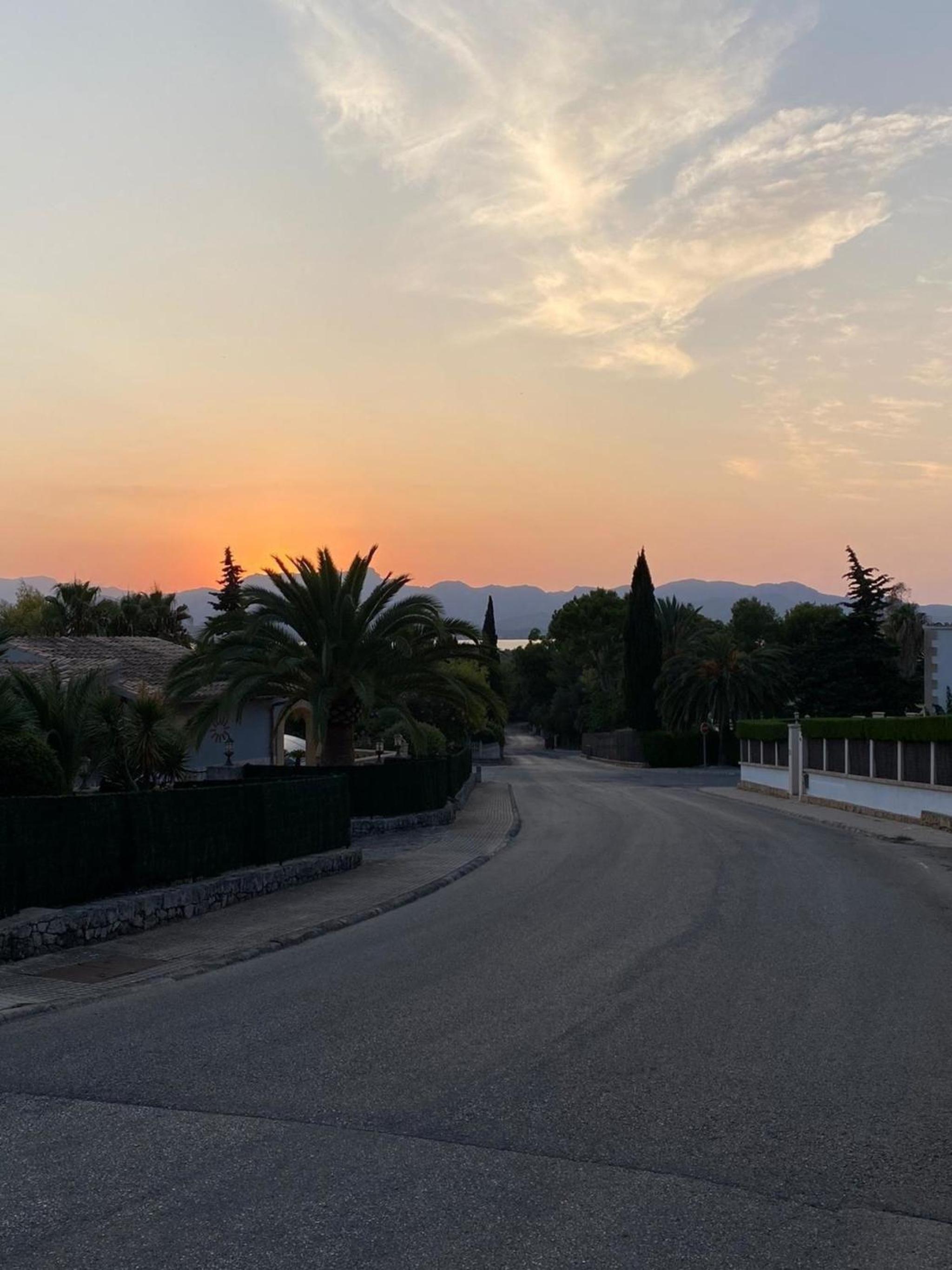 Ferienvilla, mit Pool, großer Terrasse und atemberaubenden Meerblick u Bergblick