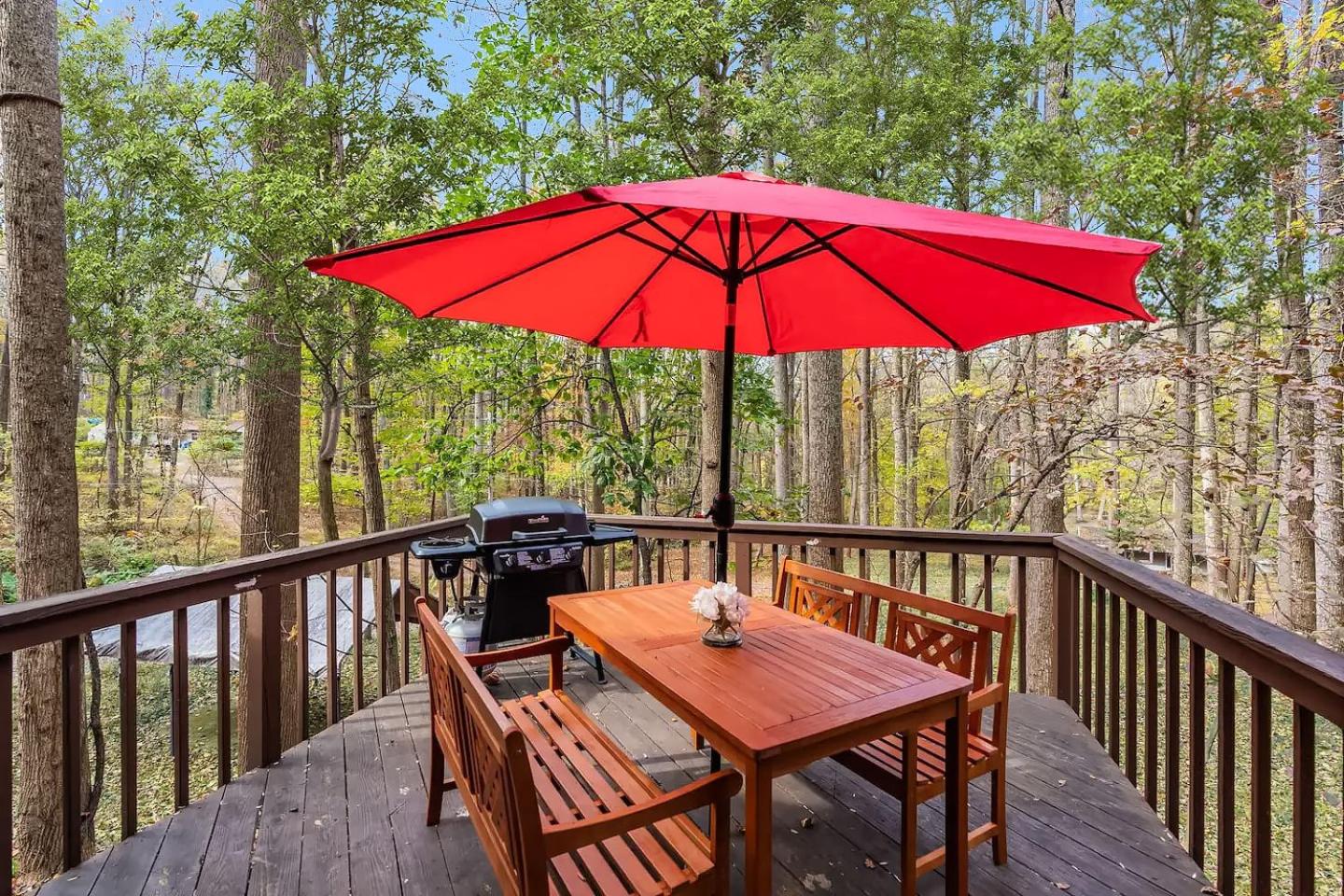 Hot Tub, Deck&Grill, Game Room, WiFi at Cute Cabin