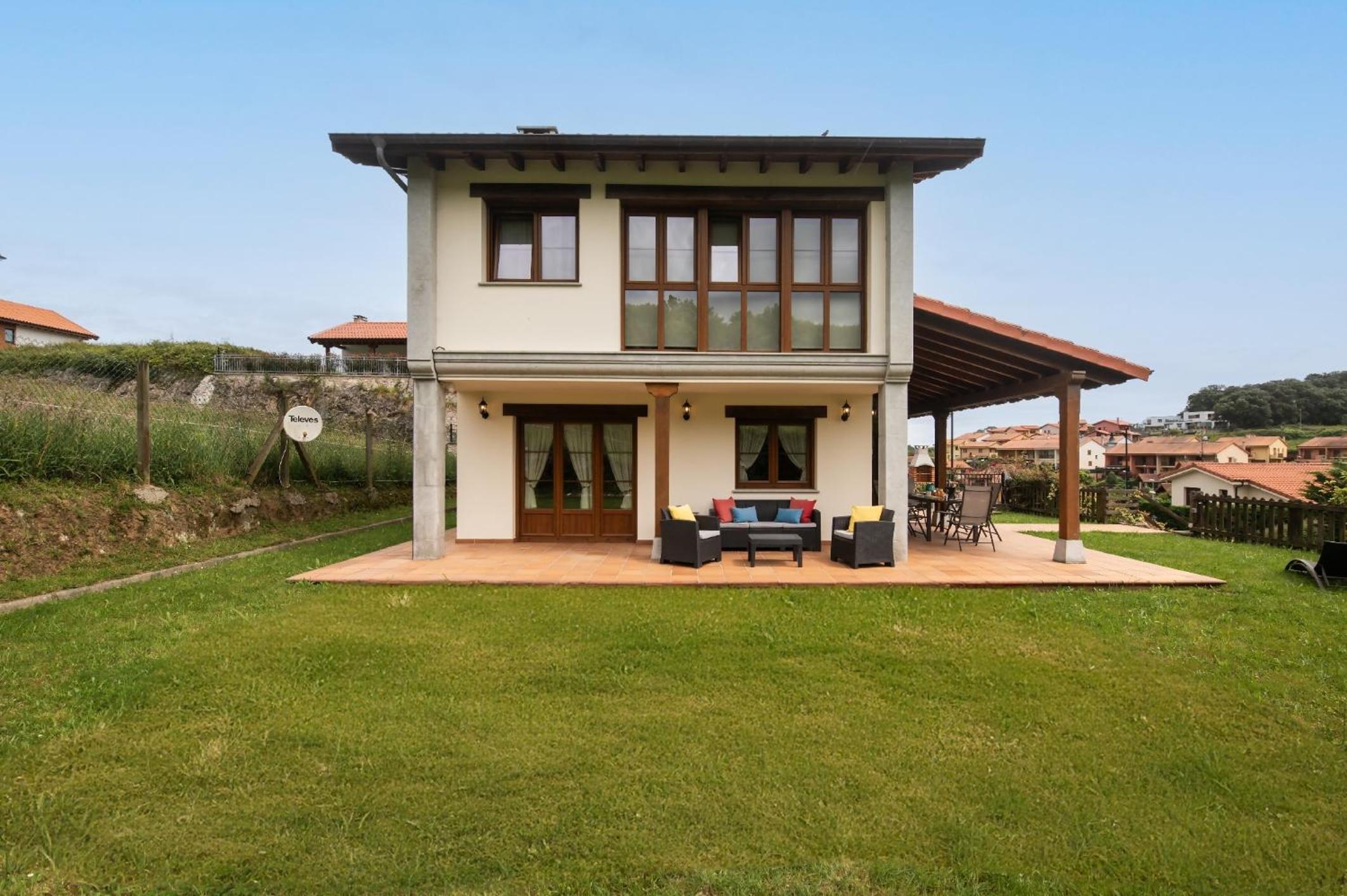 Villa Senda Llanes – Jardín, Terraza y Playa Cerca