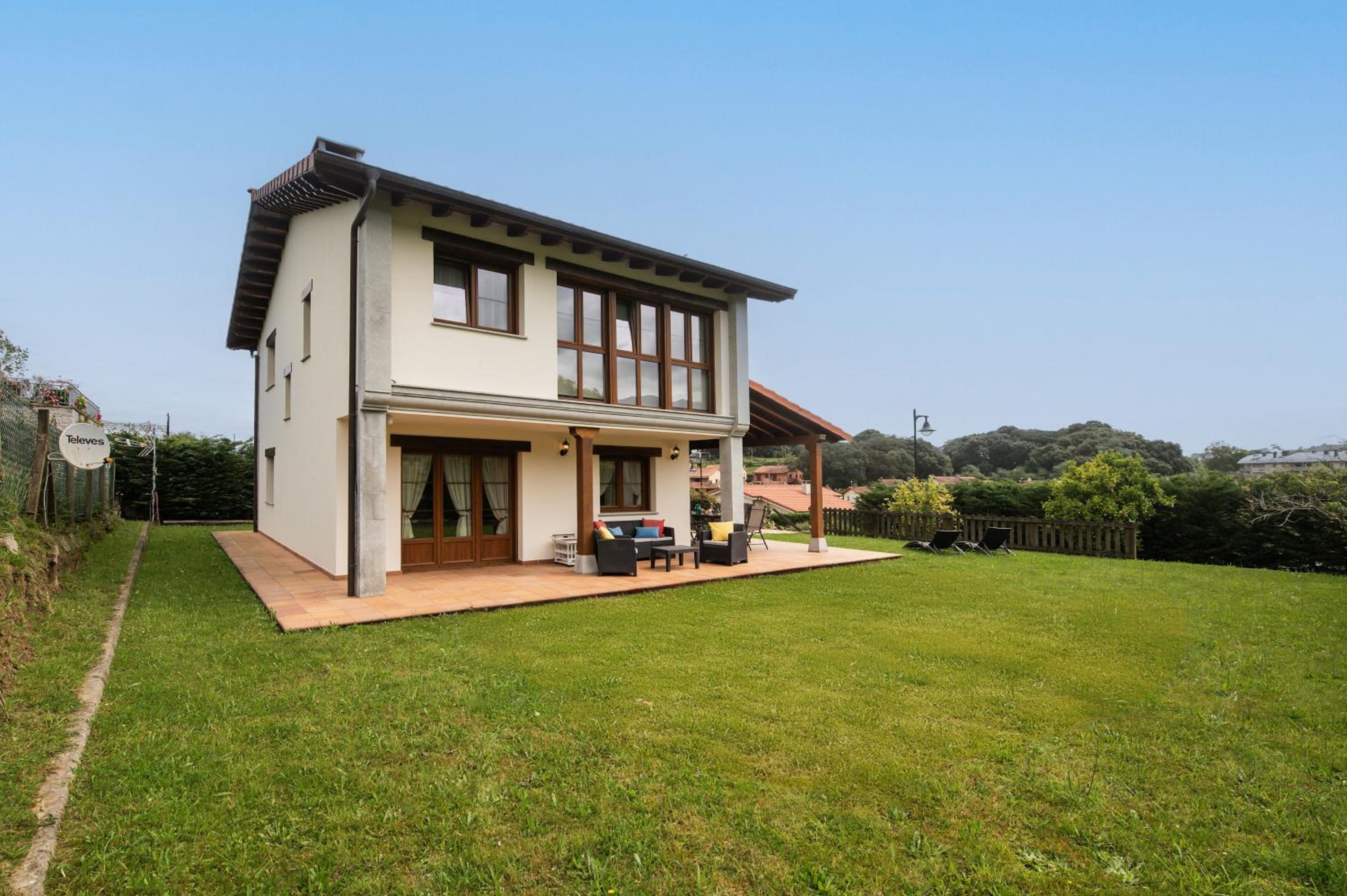 Villa Senda Llanes – Jardín, Terraza y Playa Cerca