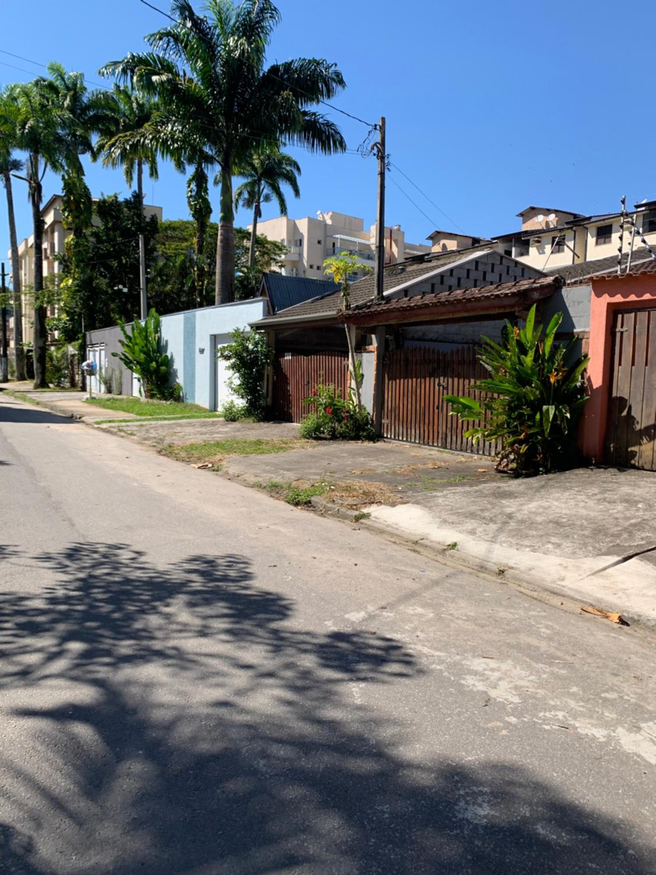 Casa confortável p 13 praia Itaguá Ubatuba