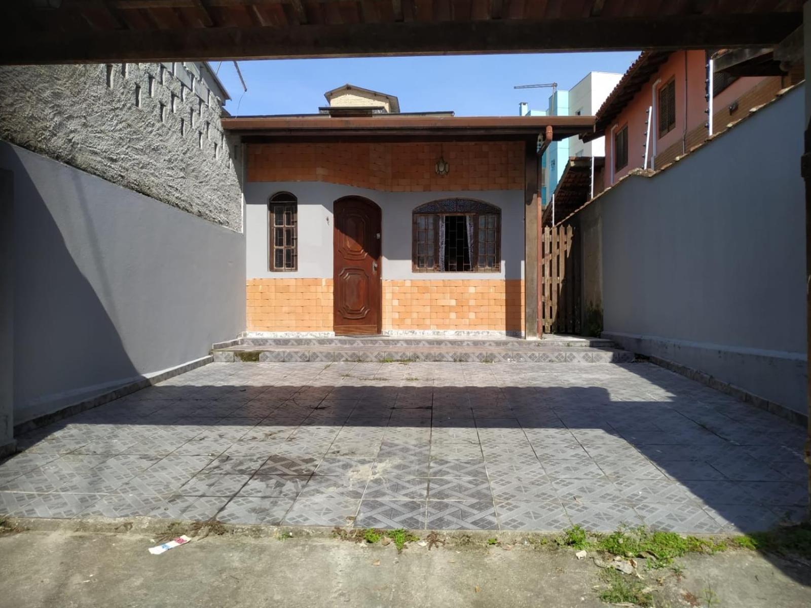 Casa confortável p 13 praia Itaguá Ubatuba