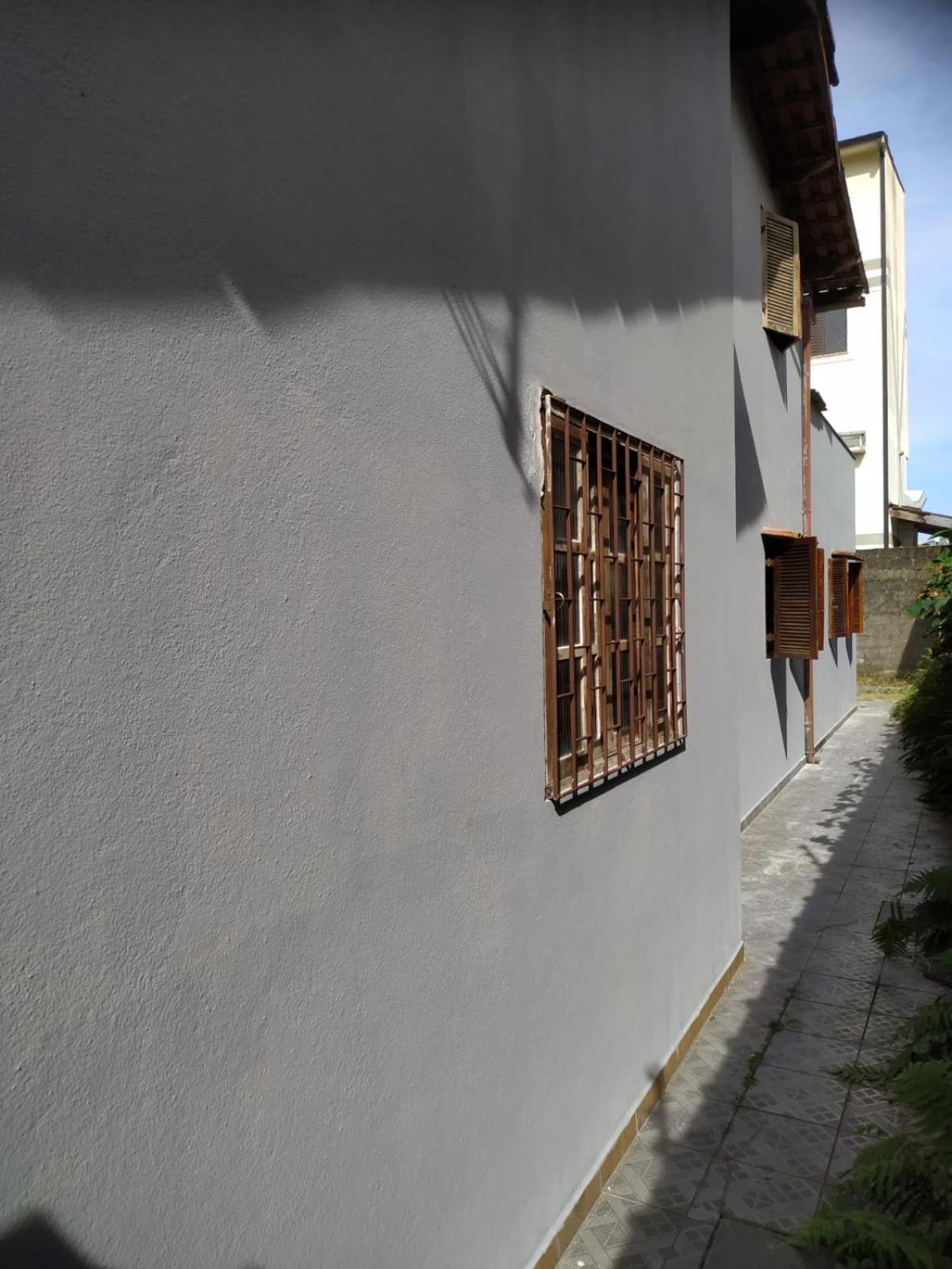 Casa confortável p 13 praia Itaguá Ubatuba