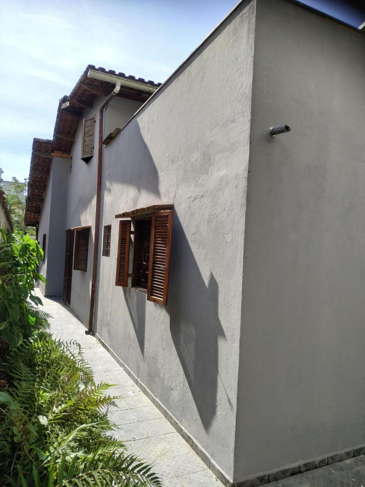 Casa confortável p 13 praia Itaguá Ubatuba