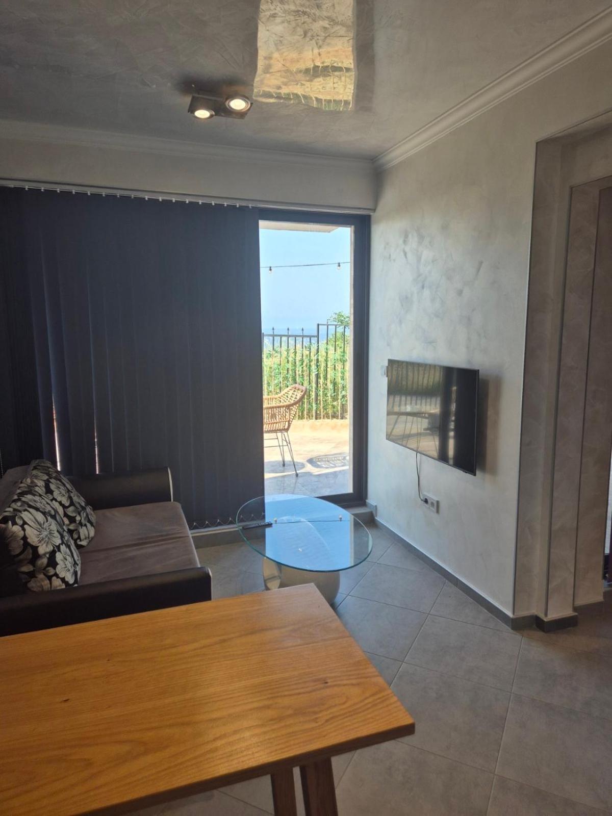 Ivon Apartments