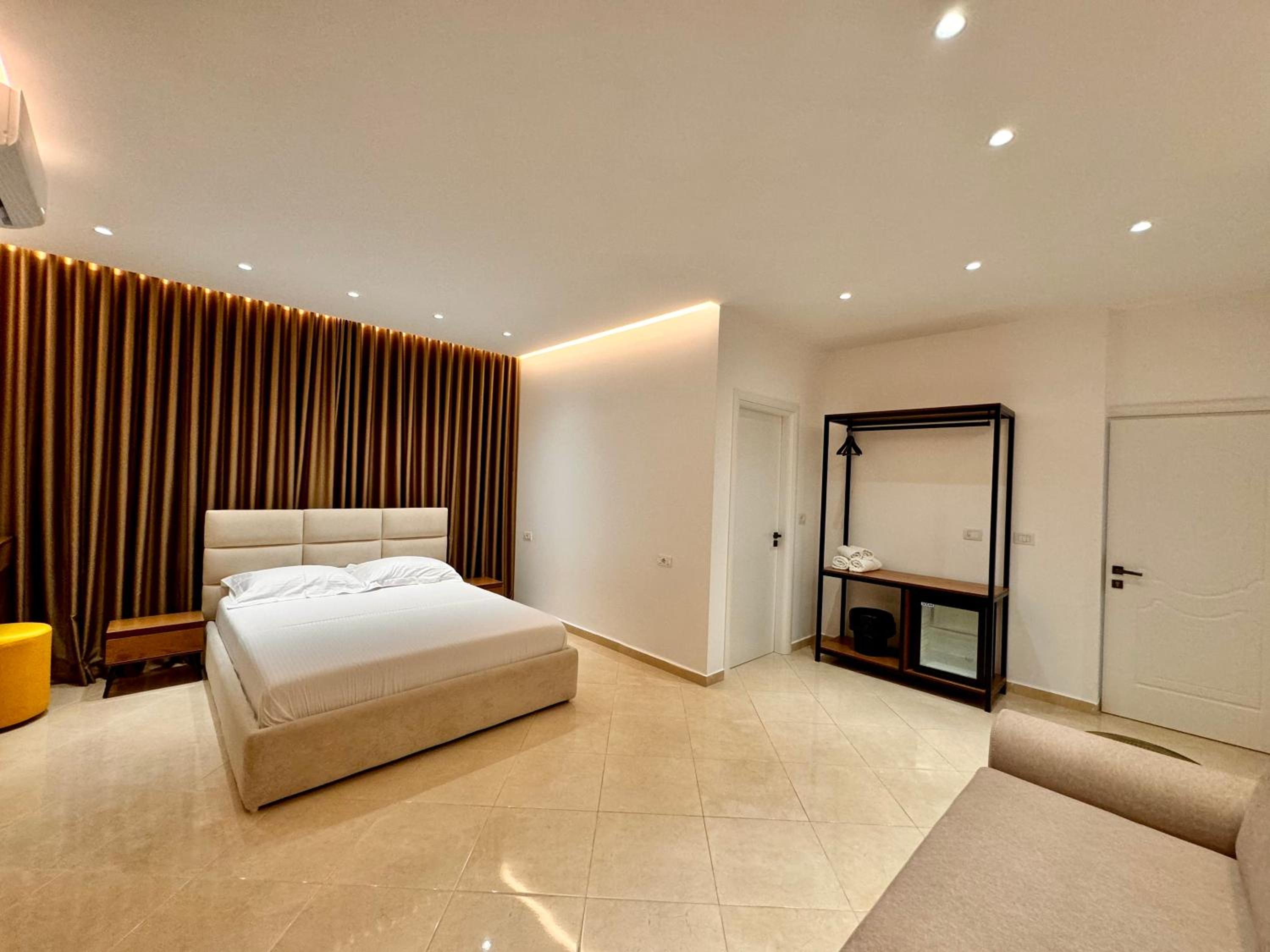 Dine Hotel