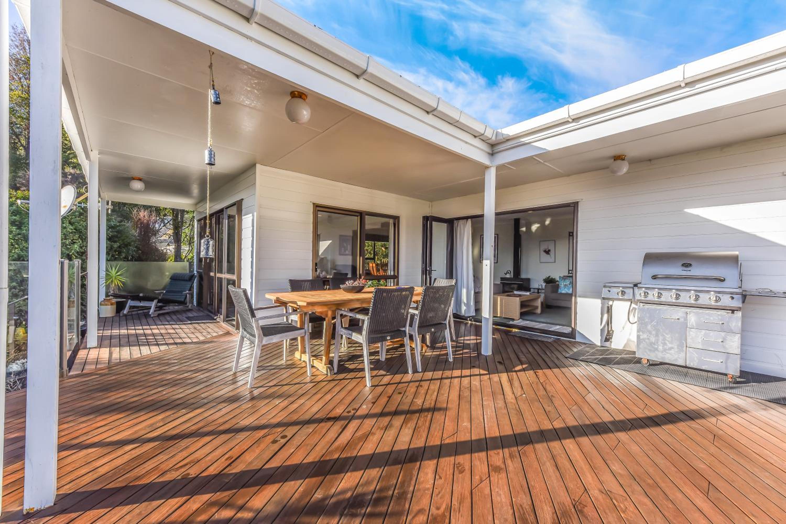 Moetapu Magic - Marlborough Sounds Holiday Home view 3
