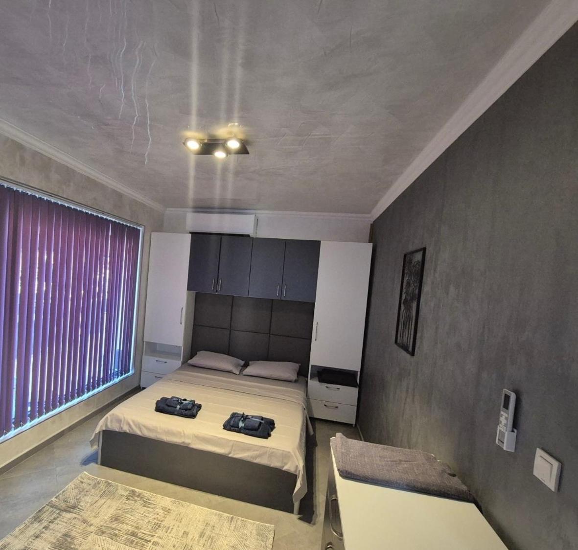 Ivon Apartments