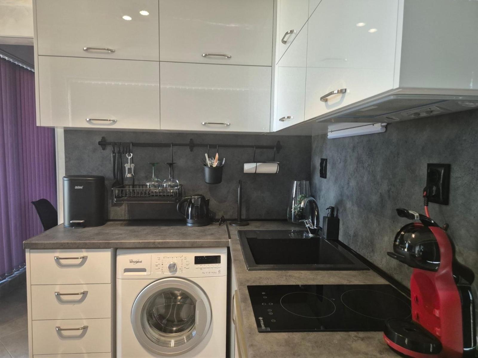 Ivon Apartments