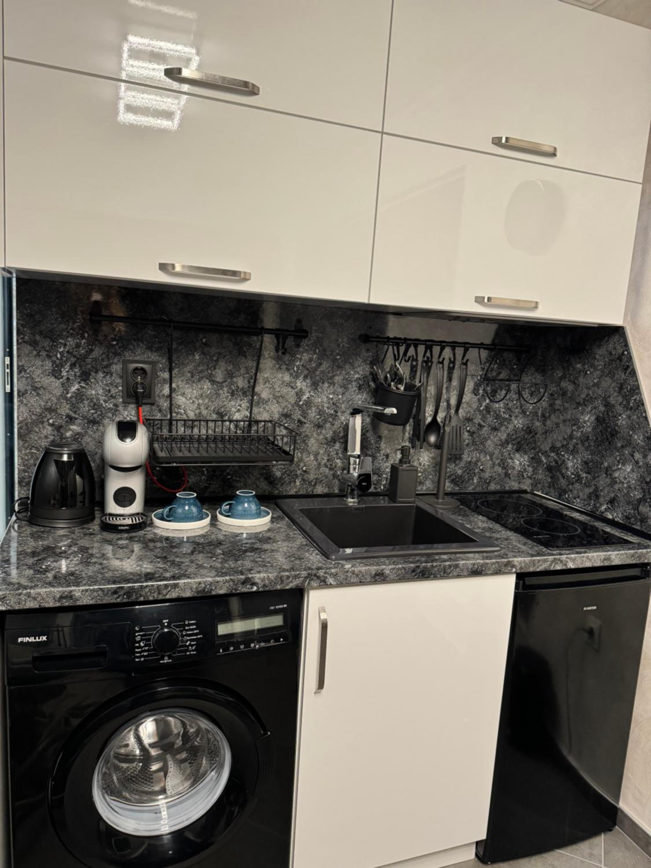 Ivon Apartments