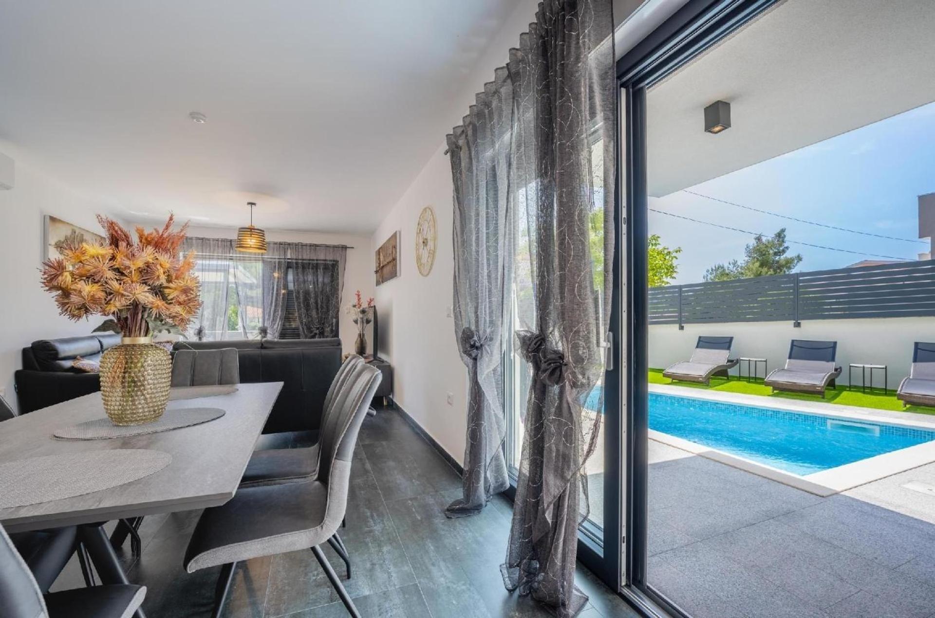 Apartment Rose Mit Privatem Pool