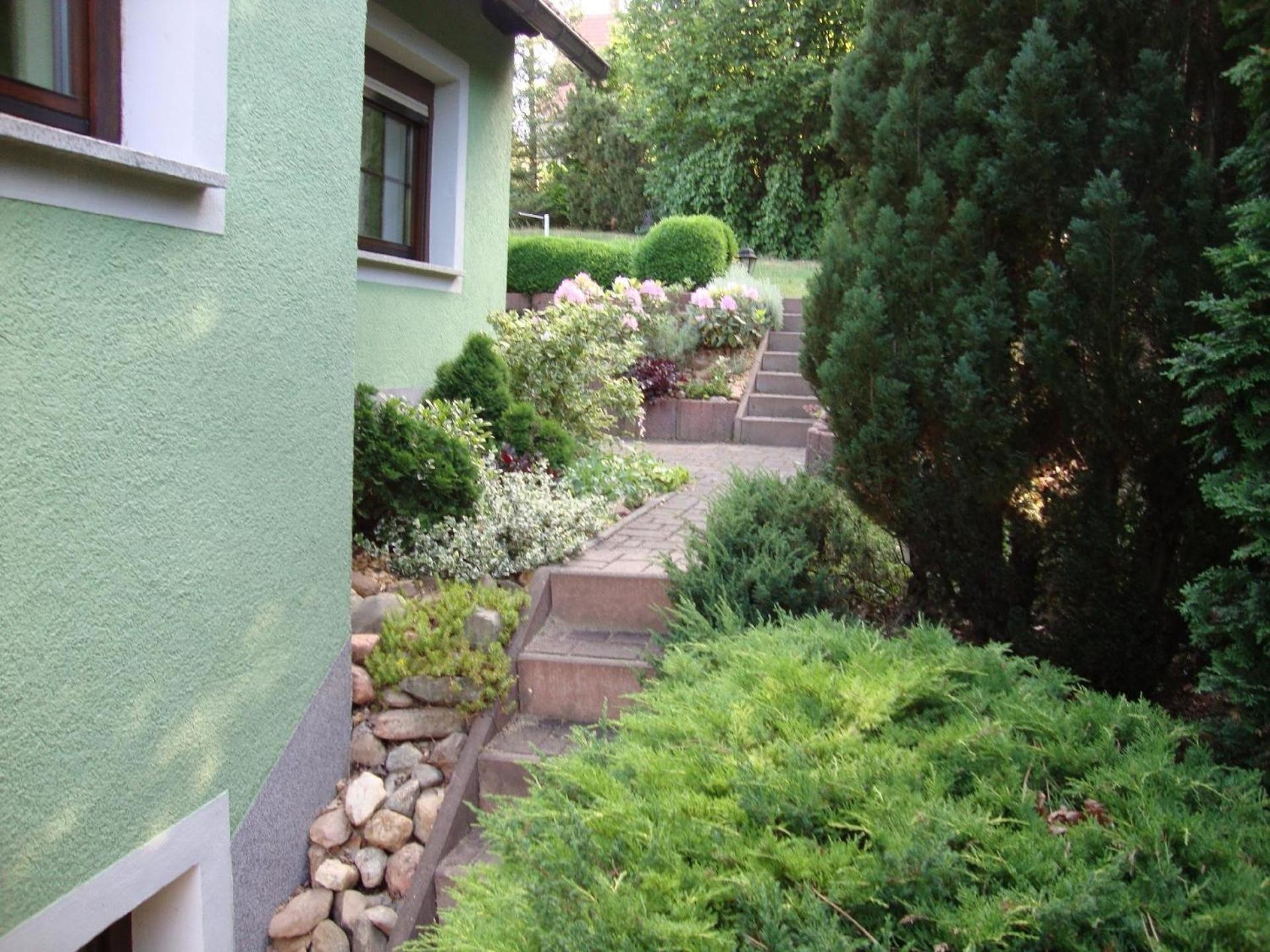 Geräumige Ferienwohnung mit Terrasse, in günstiger zentraler Lage in der Oberlausitz, idealer Ausgangspunkt für vielerlei Ausflüge in die Umgebung