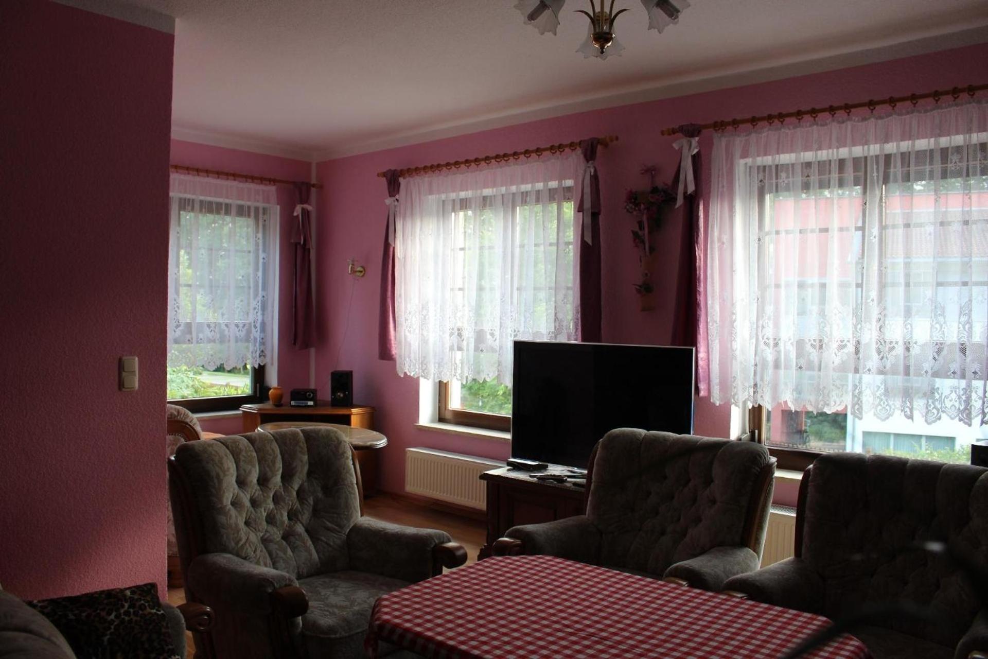 Geräumige Ferienwohnung mit Terrasse, in günstiger zentraler Lage in der Oberlausitz, idealer Ausgangspunkt für vielerlei Ausflüge in die Umgebung
