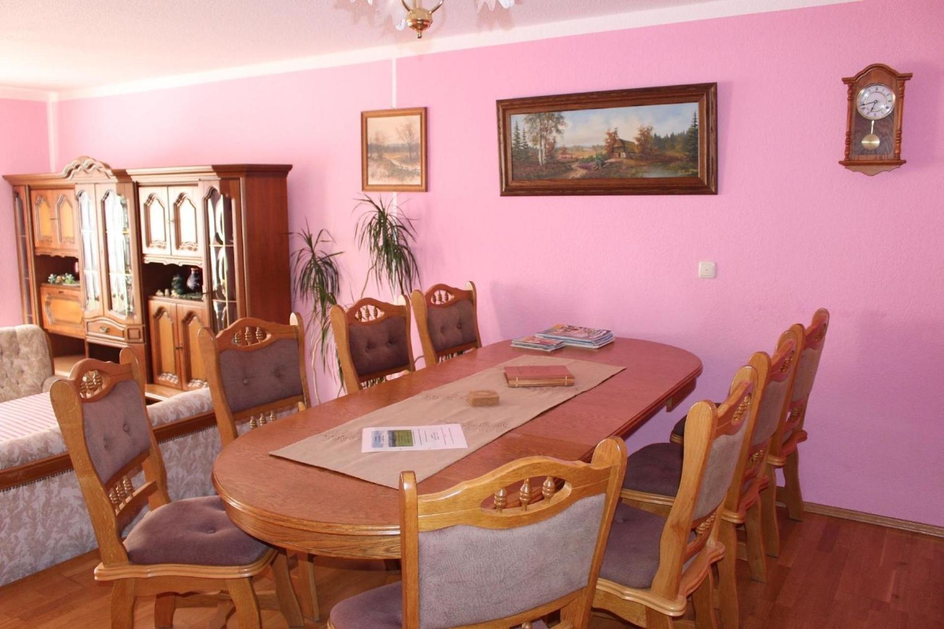 Geräumige Ferienwohnung mit Terrasse, in günstiger zentraler Lage in der Oberlausitz, idealer Ausgangspunkt für vielerlei Ausflüge in die Umgebung