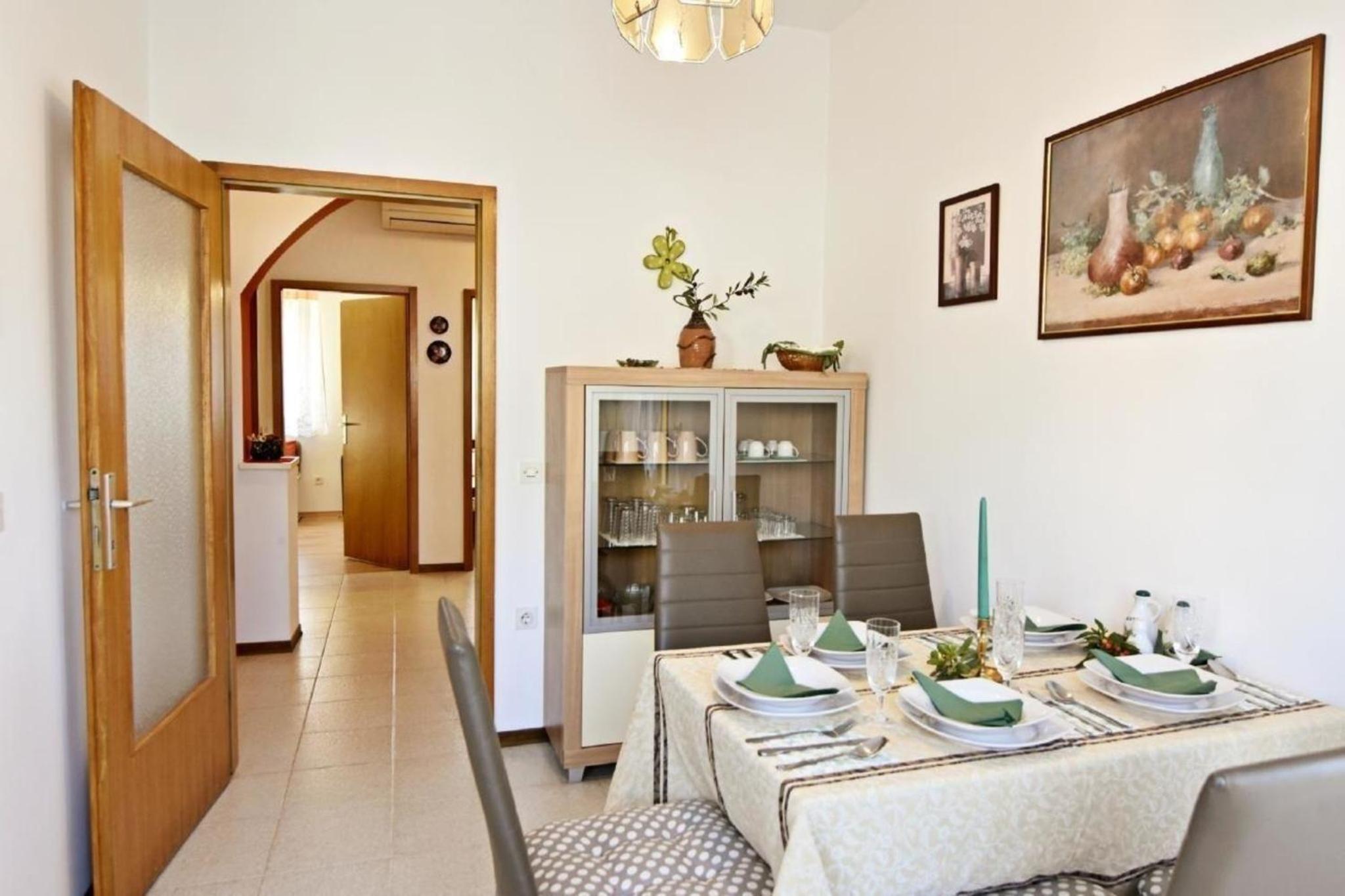 Klimatisierte Wohnung in Umag mit Grill, Garten und Terrasse view 2