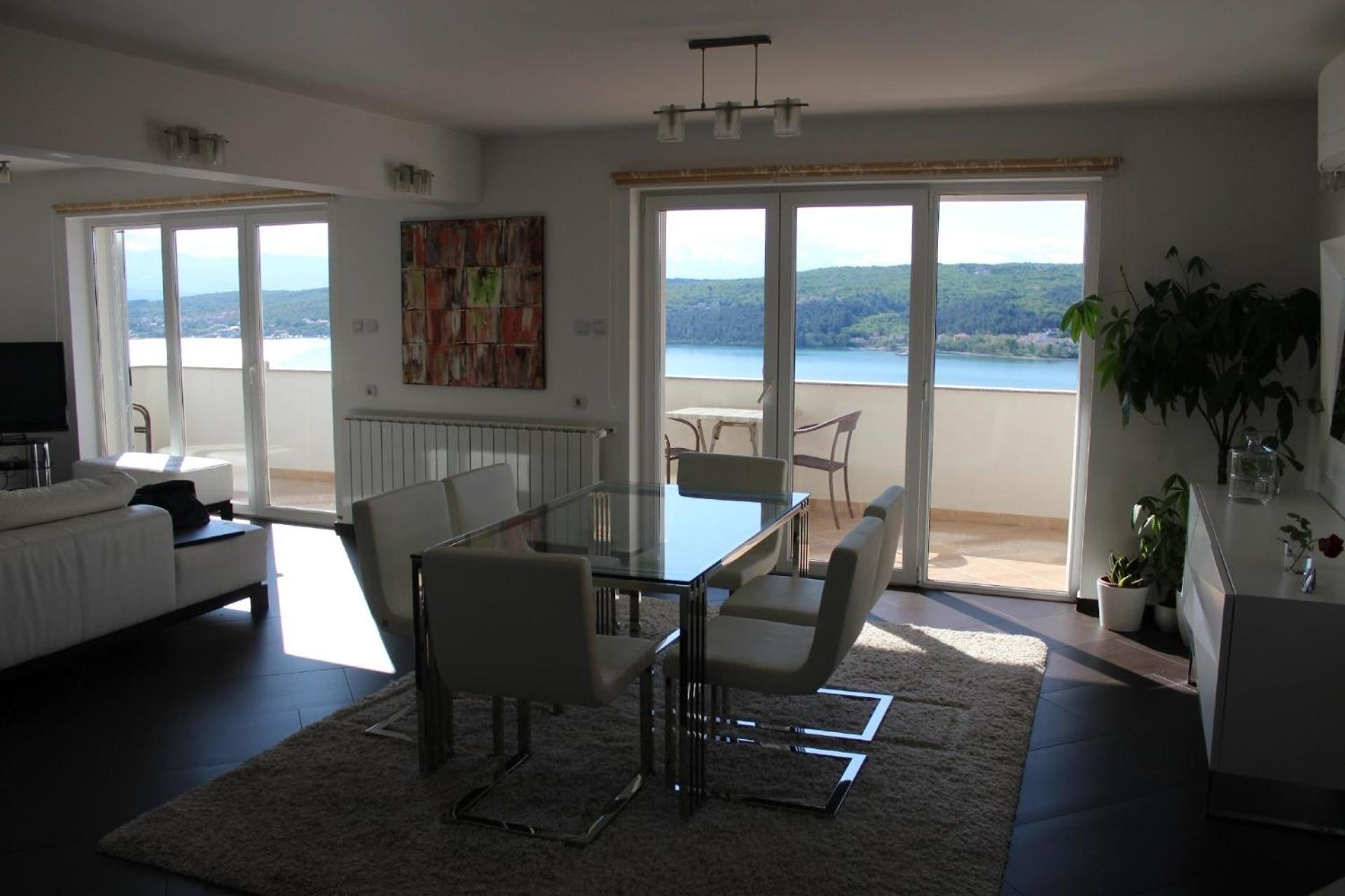 Wohnung mit großer Terrasse und Meerblick