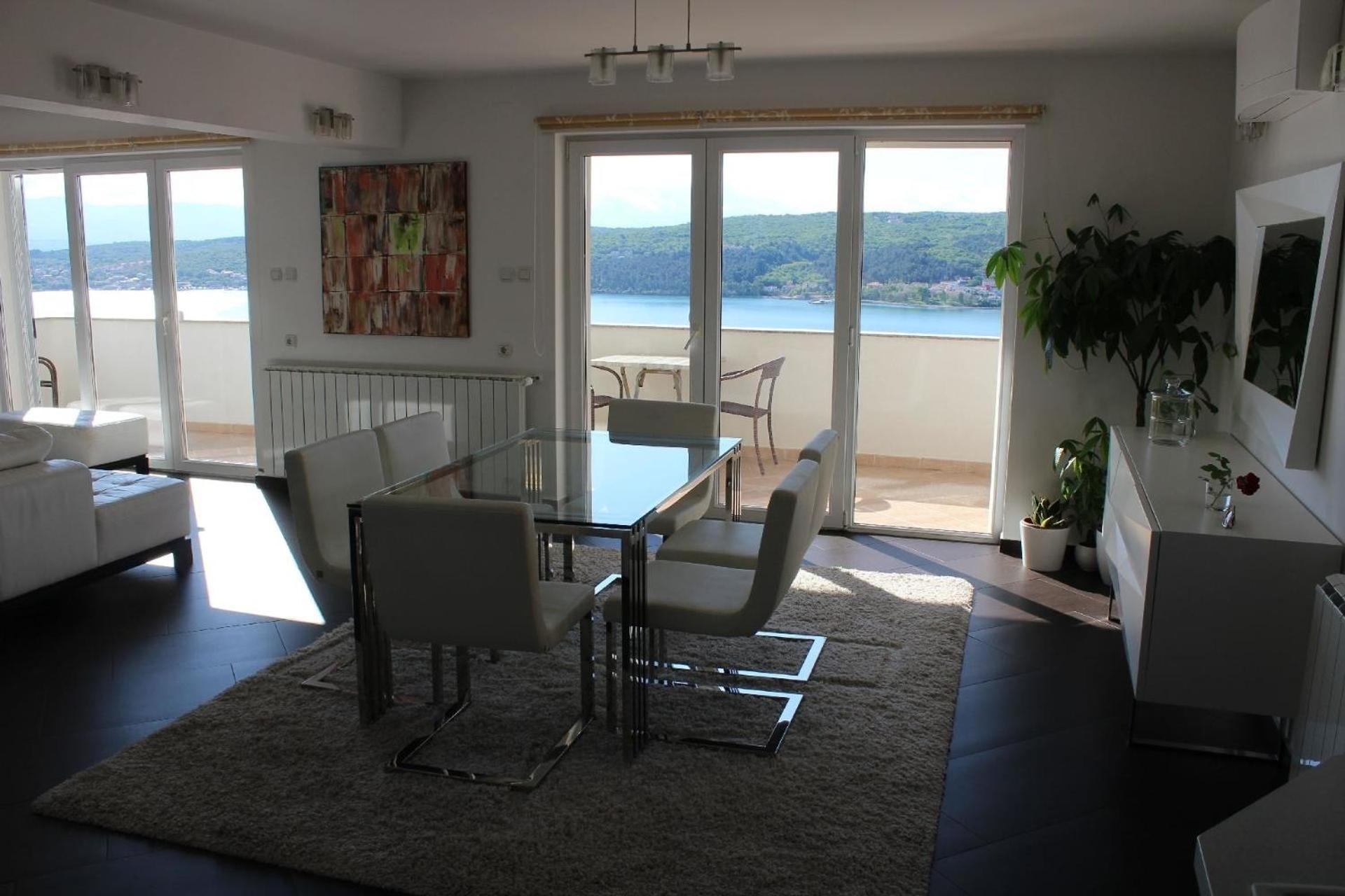 Wohnung mit großer Terrasse und Meerblick