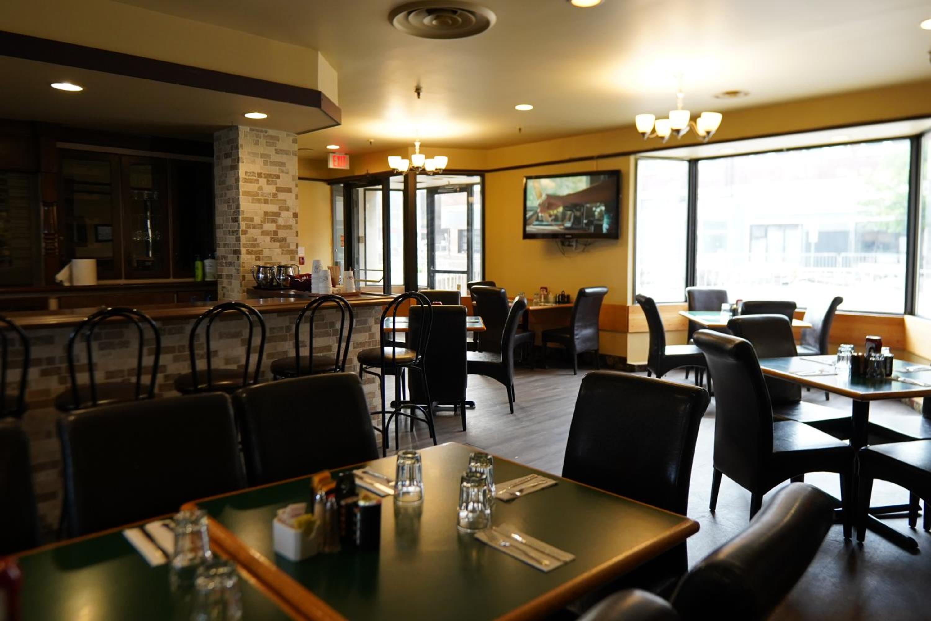 Thunder Bay Vacations - Prince Arthur Waterfront Hotel  Suites - Property Image 1