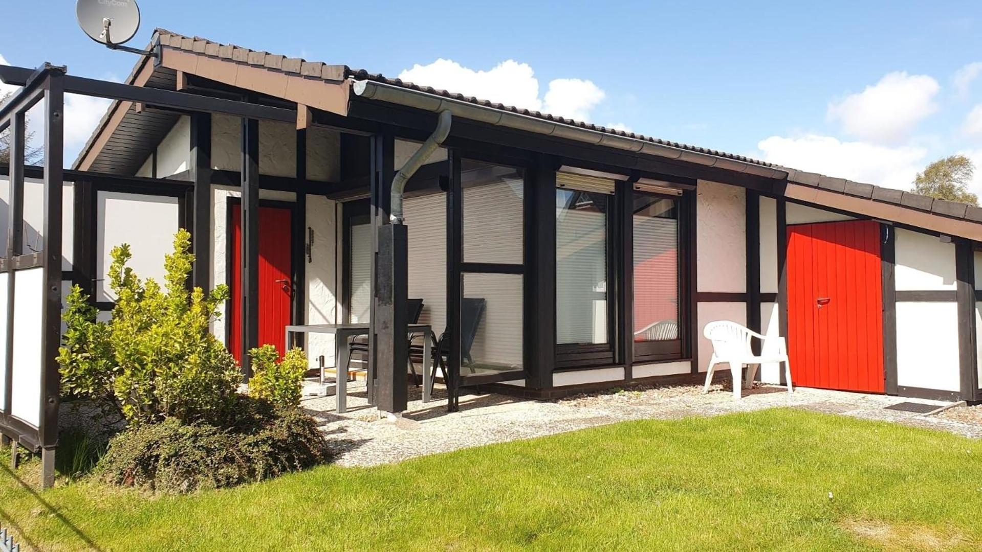 Ferienhaus in Burhave mit Garten, Grill und Terrasse