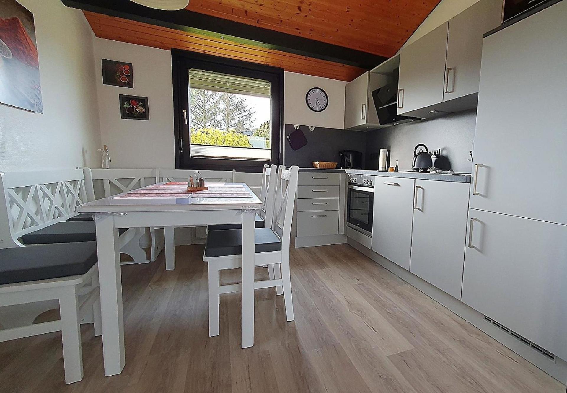Ferienhaus in Burhave mit Garten, Grill und Terrasse