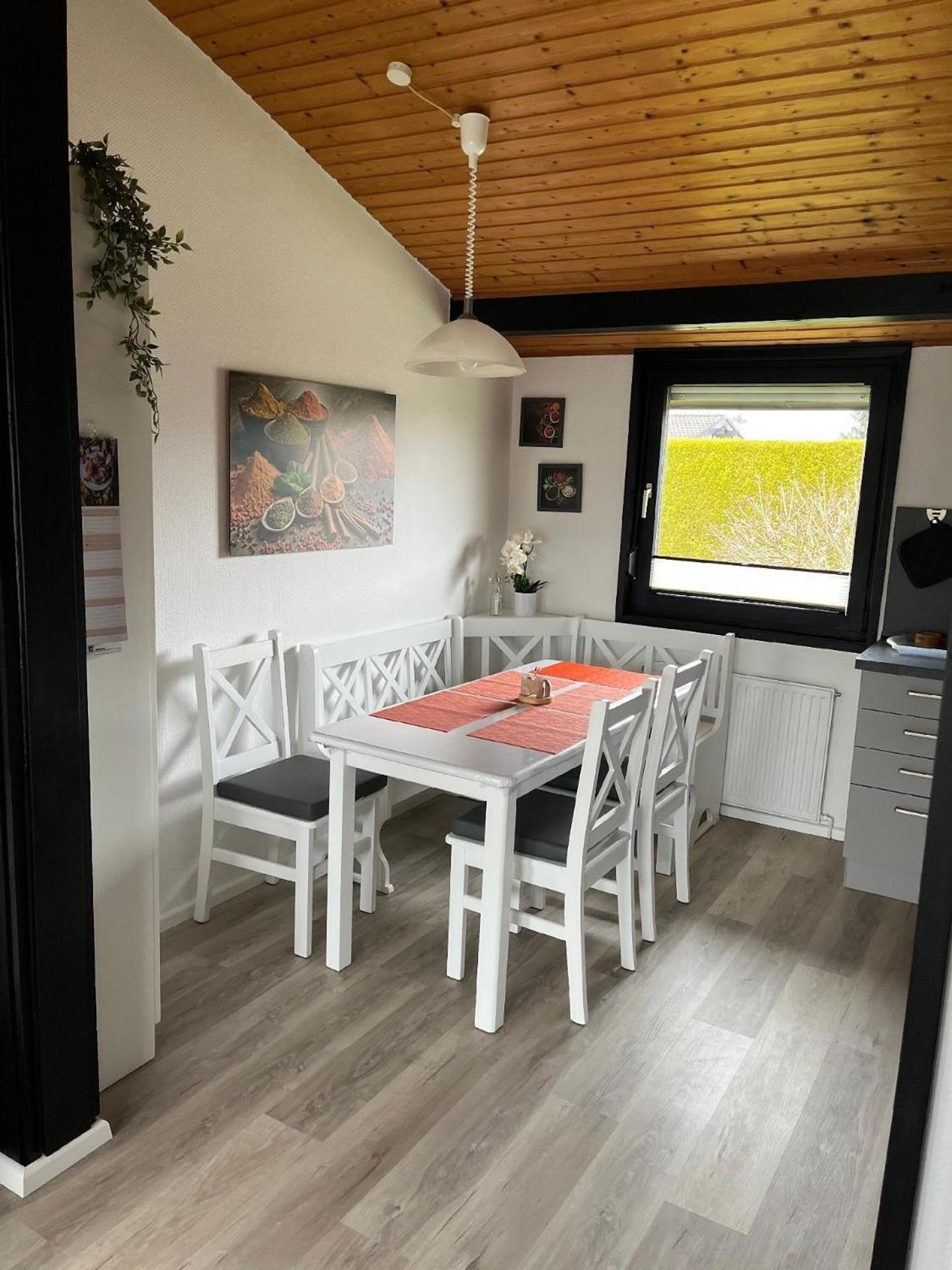 Ferienhaus in Burhave mit Garten, Grill und Terrasse
