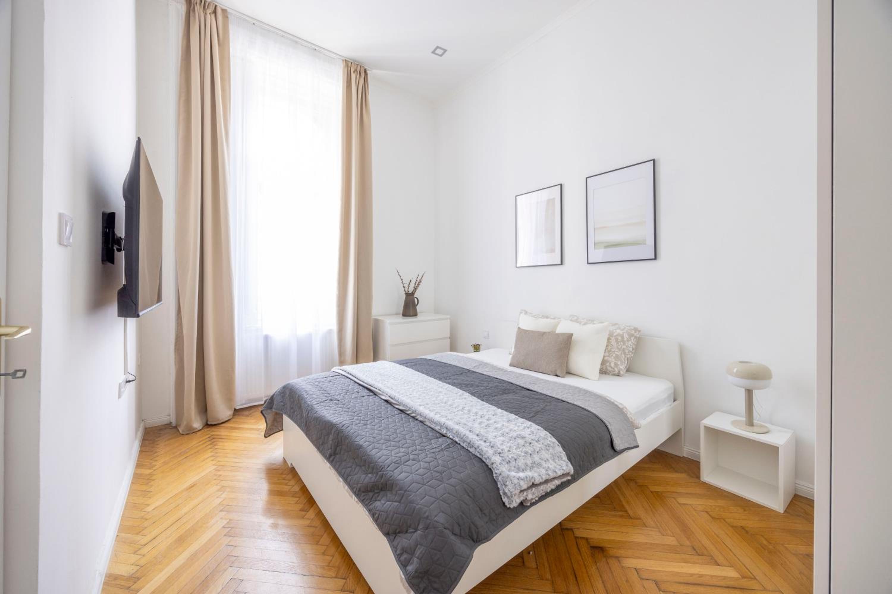 Charming & Cozy Central Elizabeth Apartment view 3