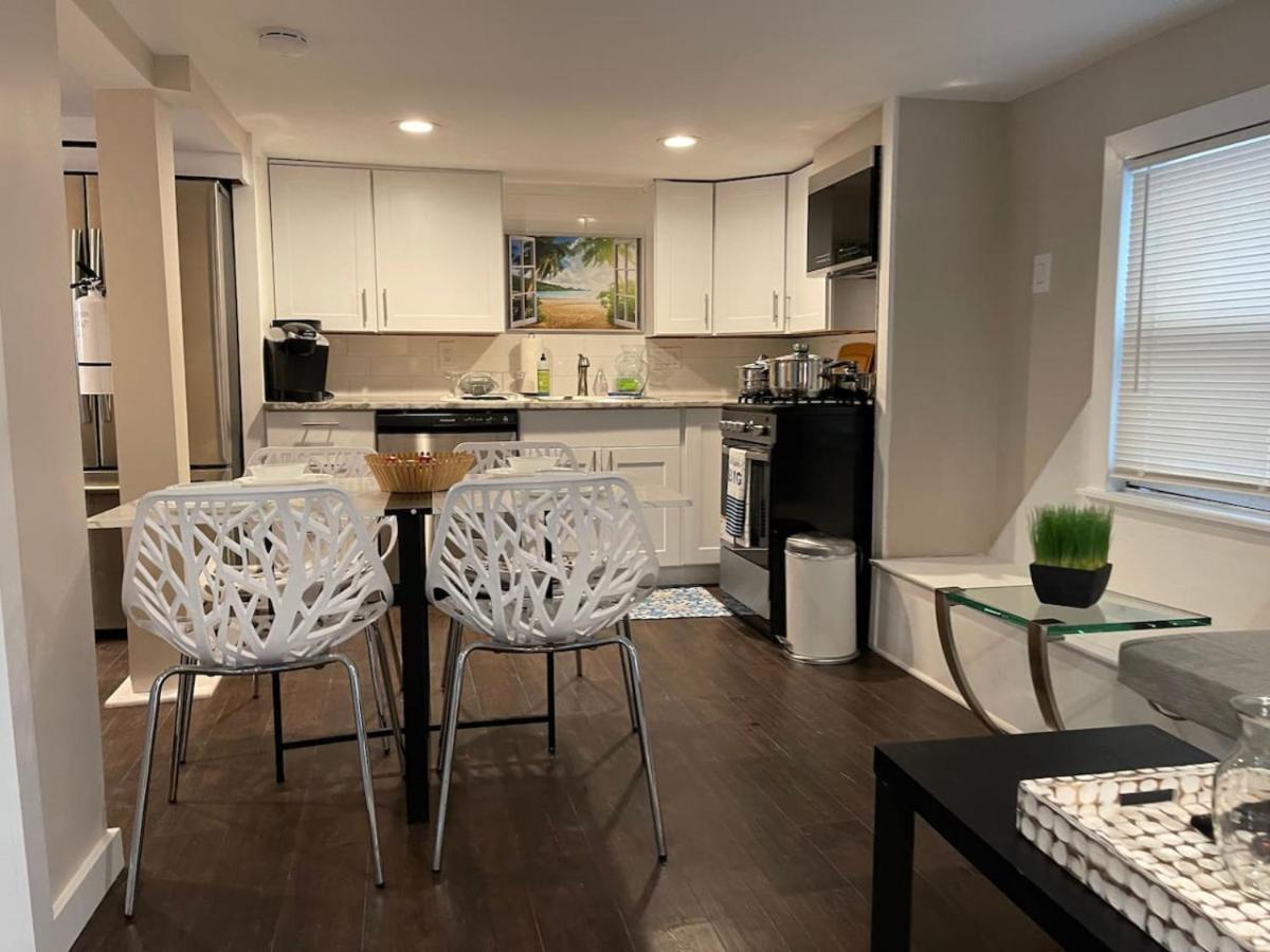 Lovely Custom Home with indoor fireplace by the Bay