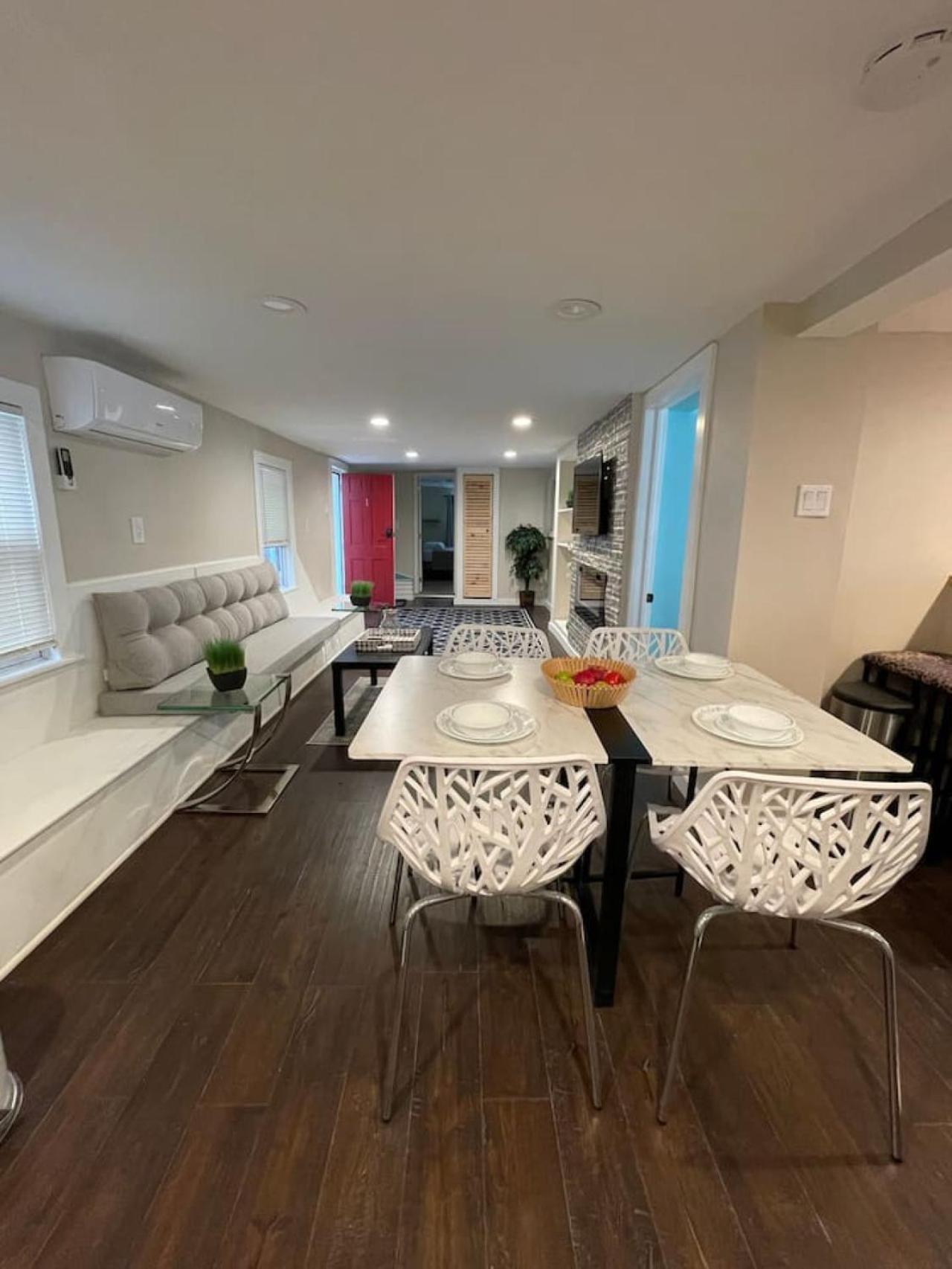Lovely Custom Home with indoor fireplace by the Bay