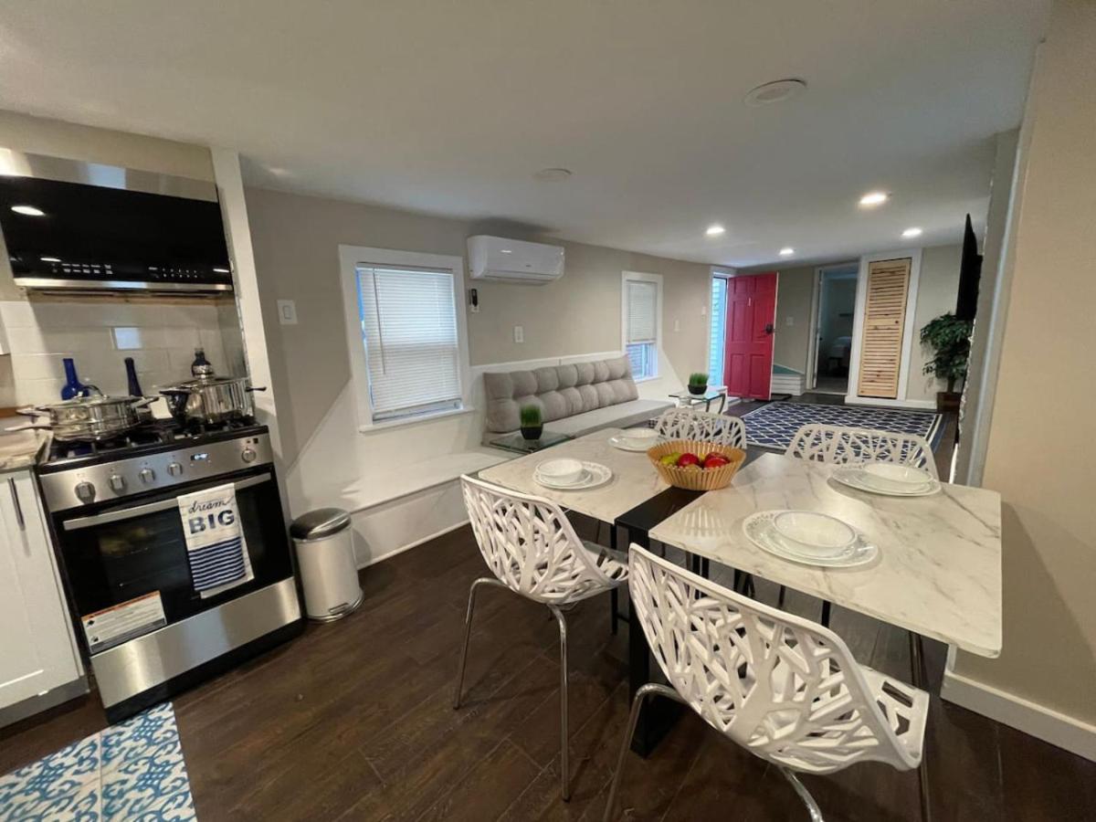 Lovely Custom Home with indoor fireplace by the Bay