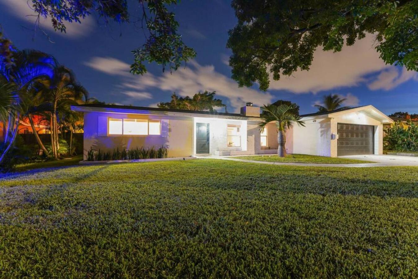 3BR HEATED POOL CLOSE TO BEACH