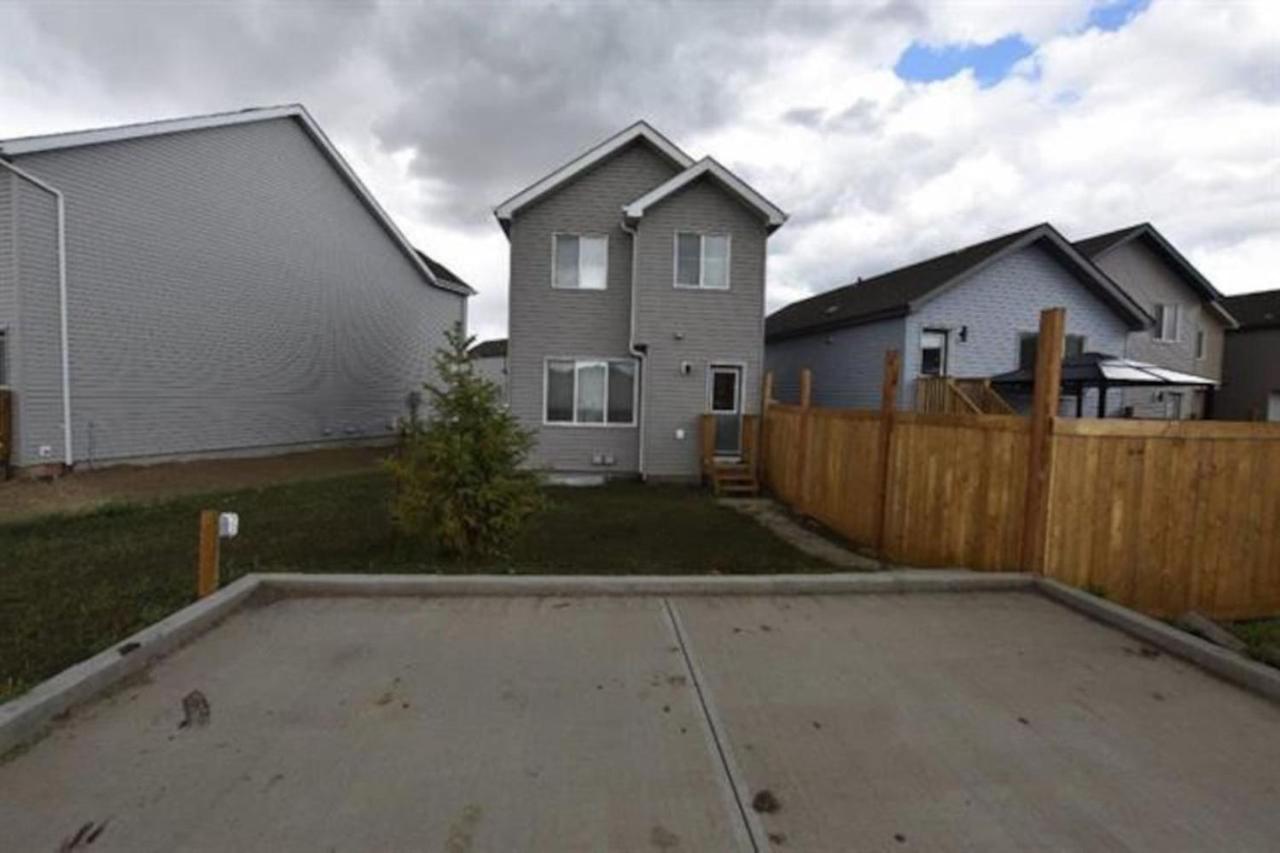 Cozy home away from home in Laurel Edmonton