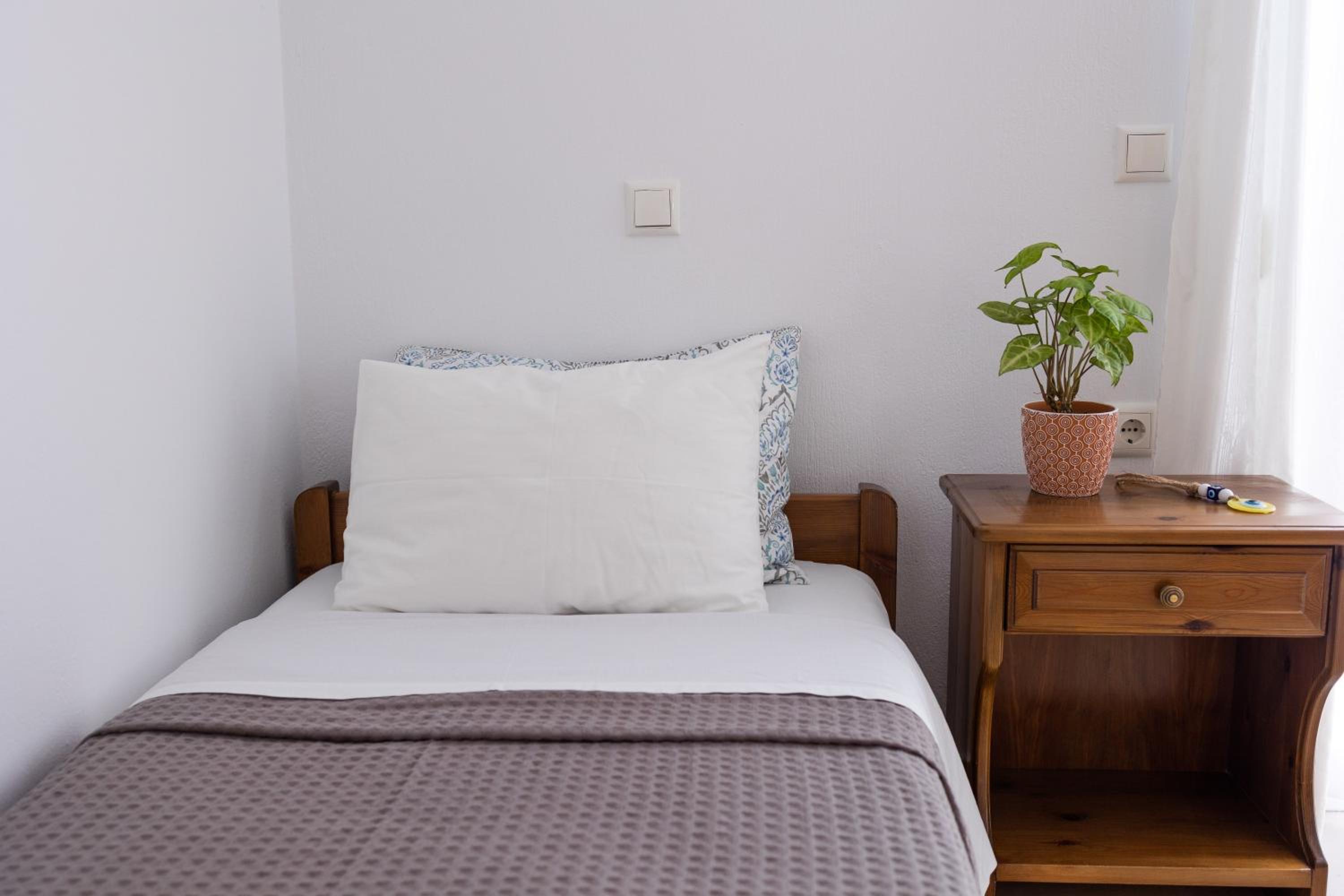 Wood & Grey Apartment photo 5