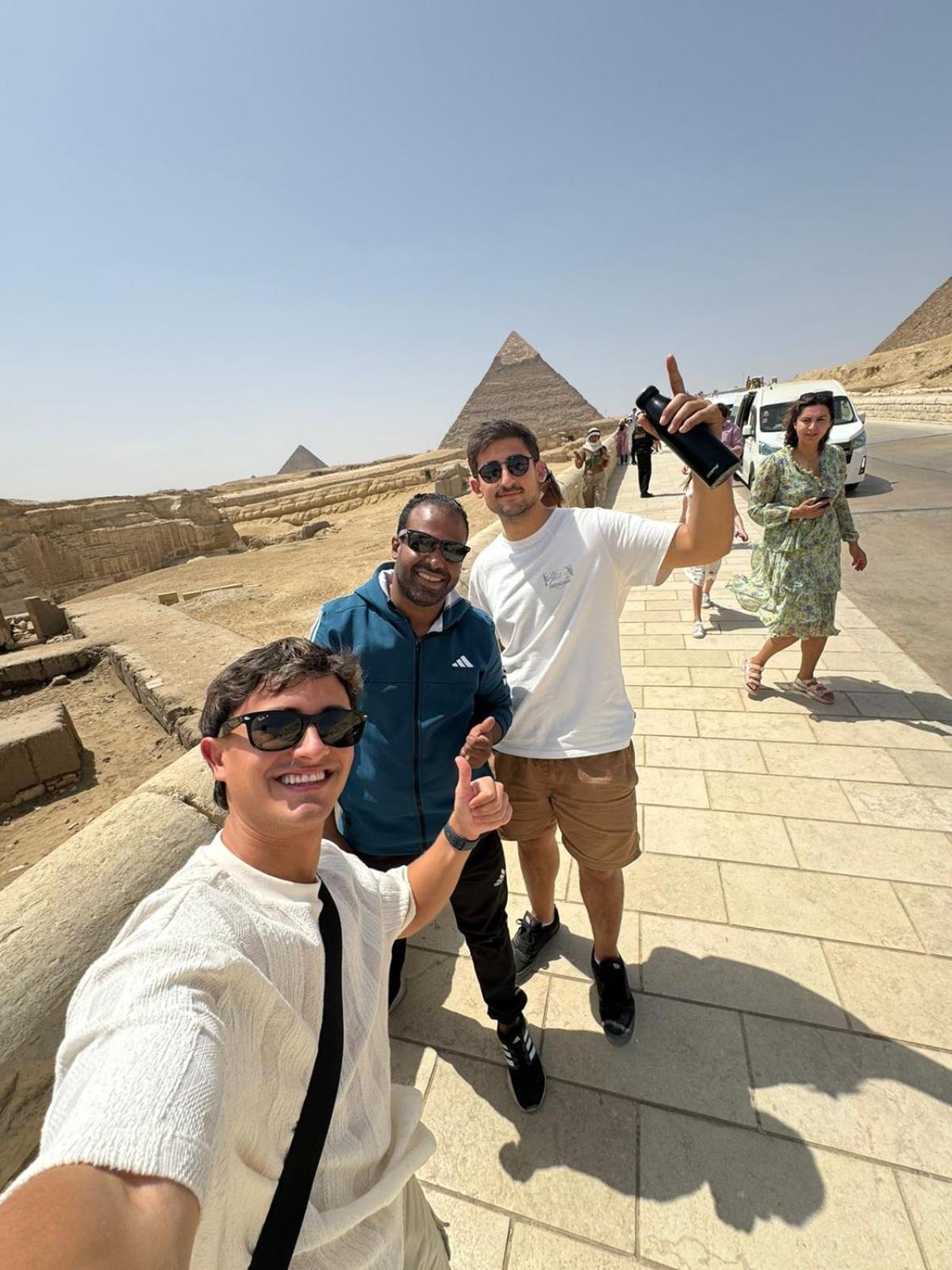 Jana Pyramids view inn