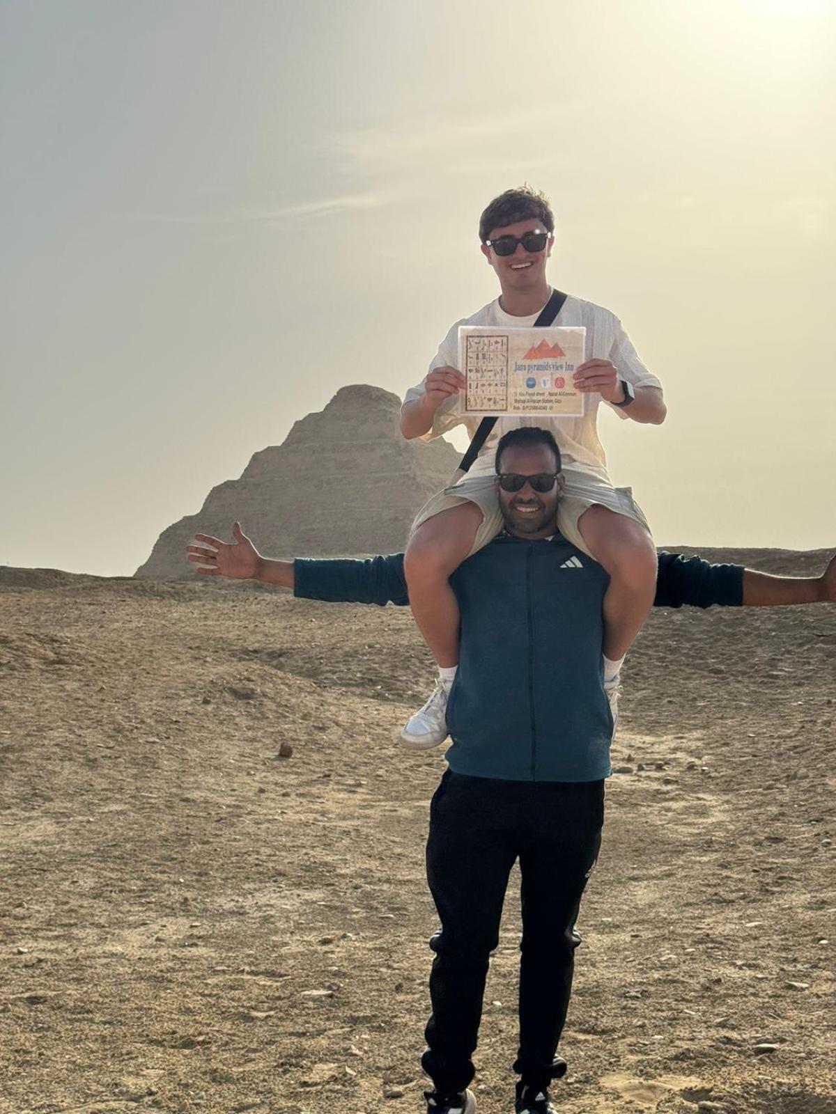 Jana Pyramids view inn