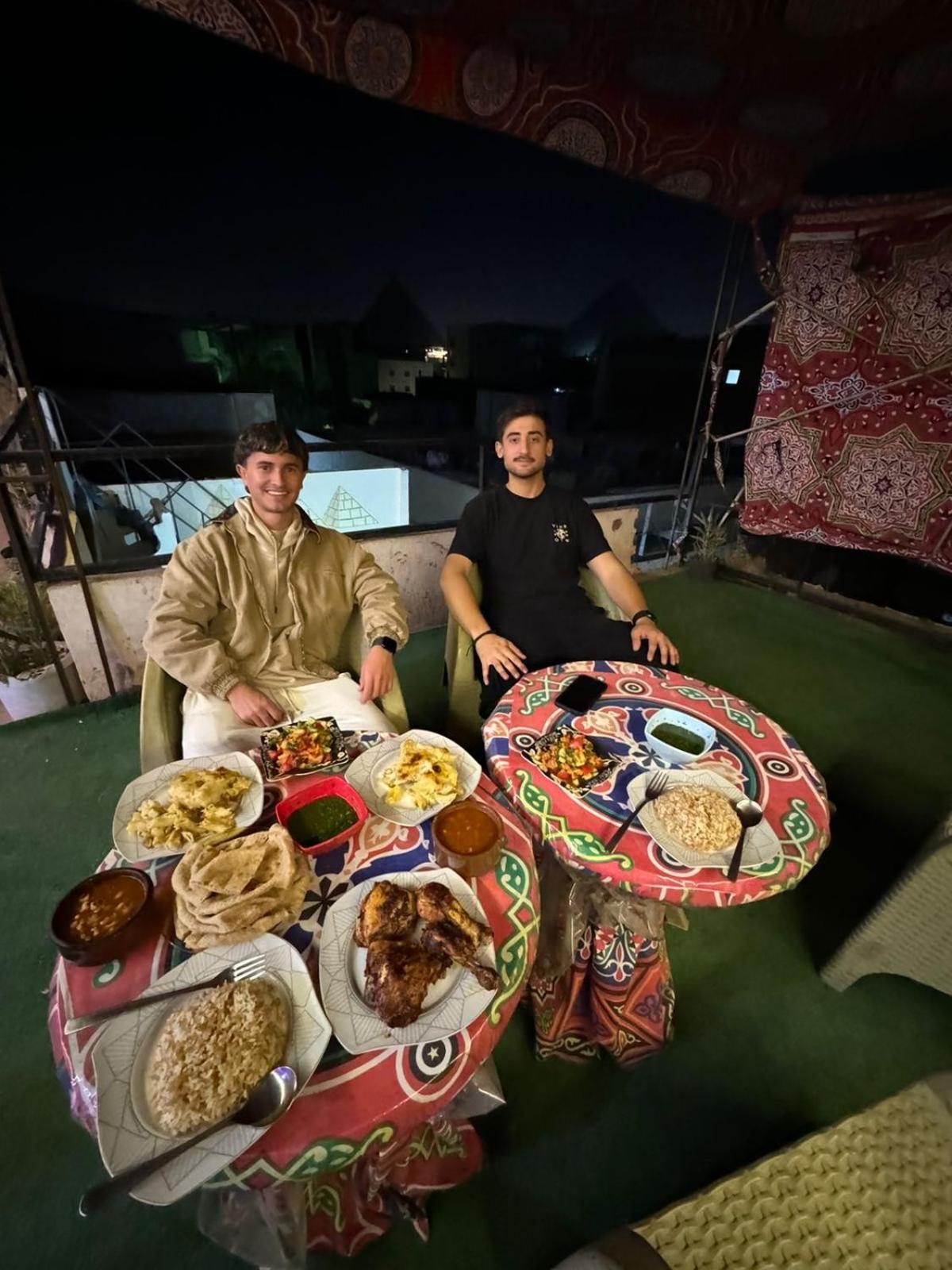 Jana Pyramids view inn