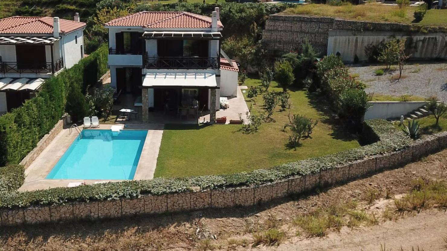 Luxurious villa with private swimming pool,garden & sea-view view 2